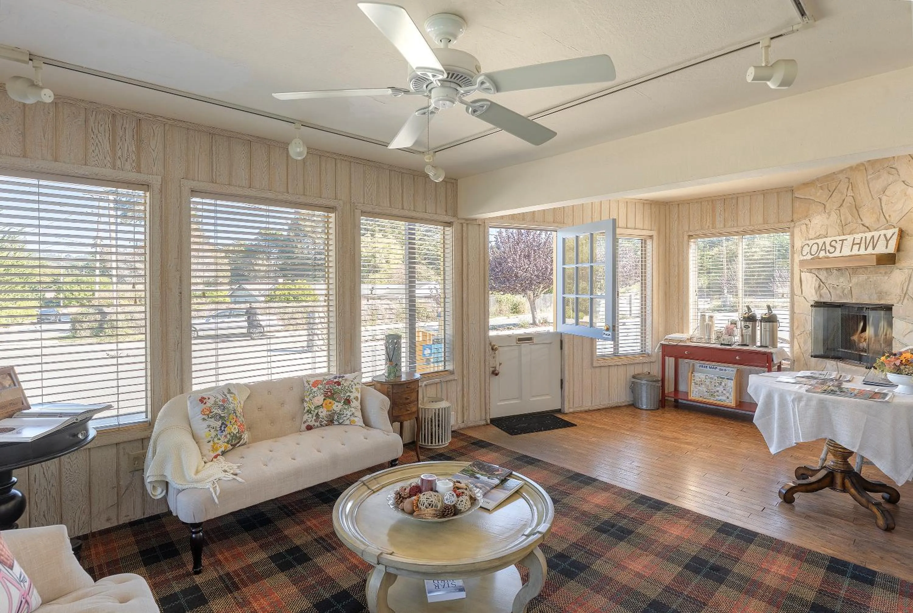 Lobby or reception in Carmel River Inn & Cottages