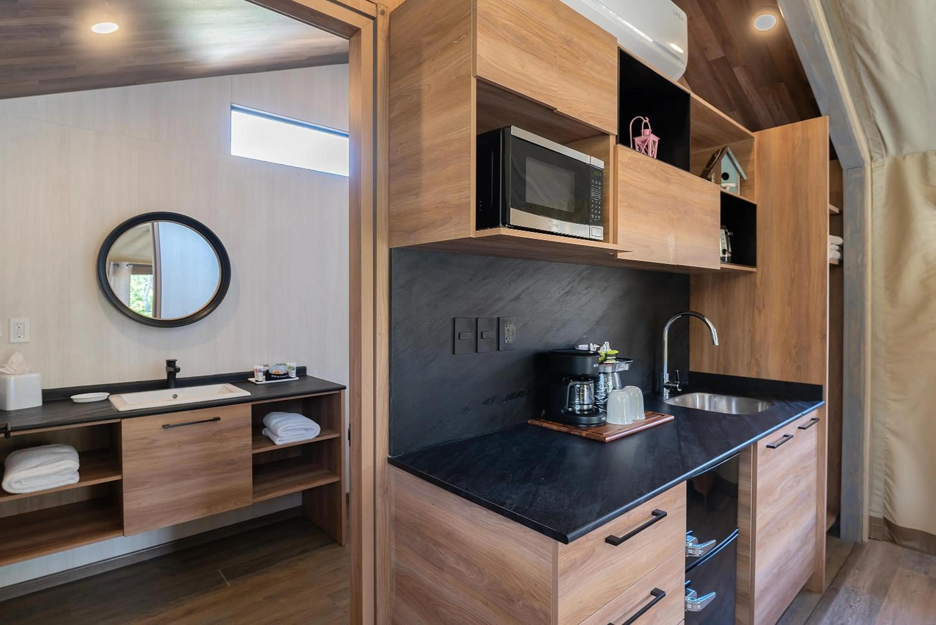 Kitchen or kitchenette in Carmel River Inn & Cottages