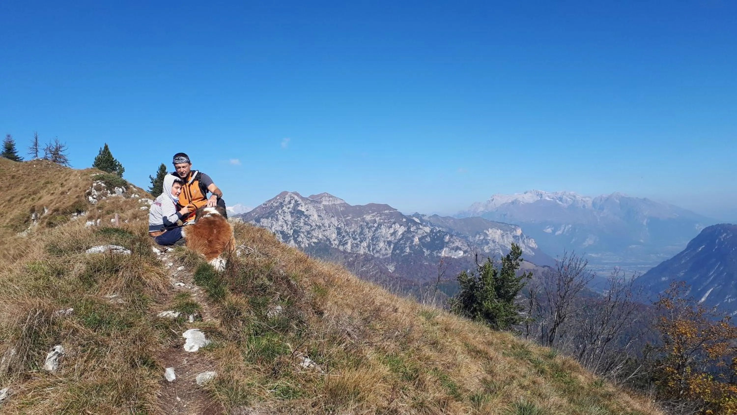 Hiking in Ledro Lake Suite "Pur"