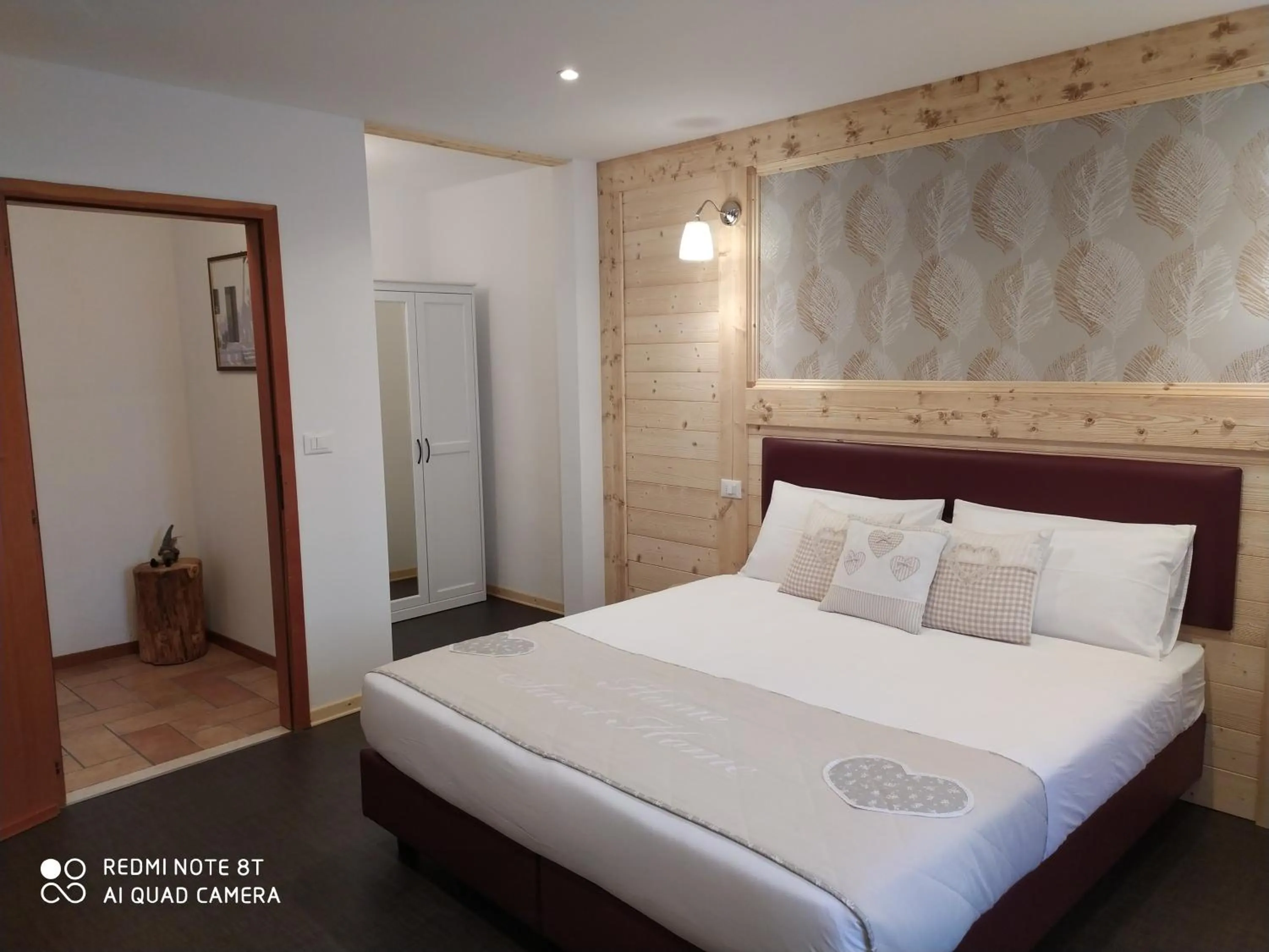 Photo of the whole room, Bed in Ledro Lake Suite "Pur"