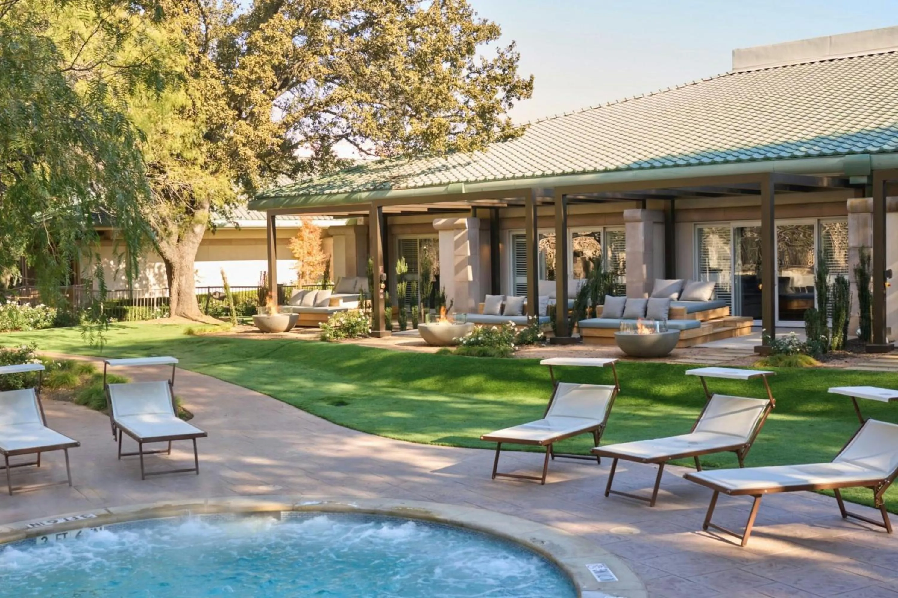 Property building in The Ritz-Carlton Dallas, Las Colinas