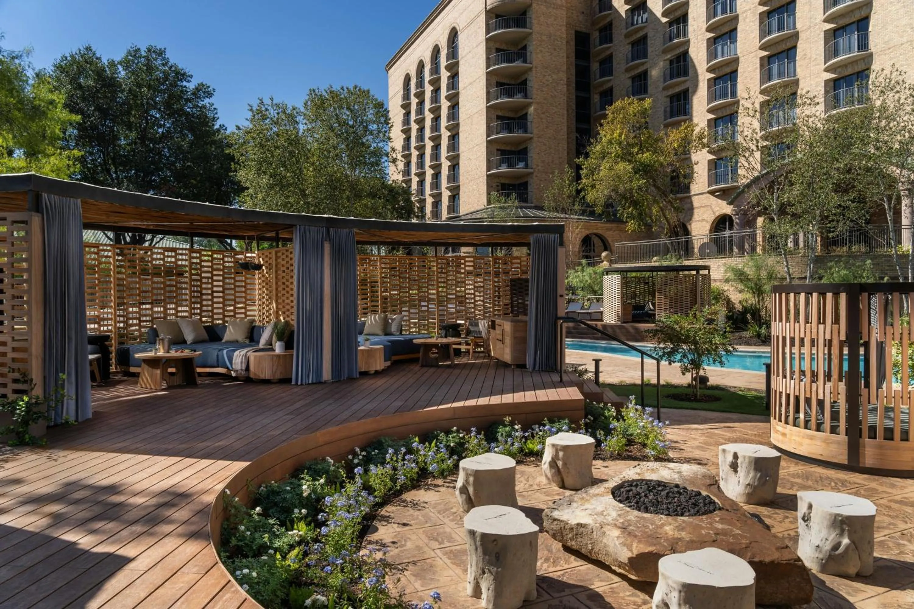 Swimming pool in The Ritz-Carlton Dallas, Las Colinas