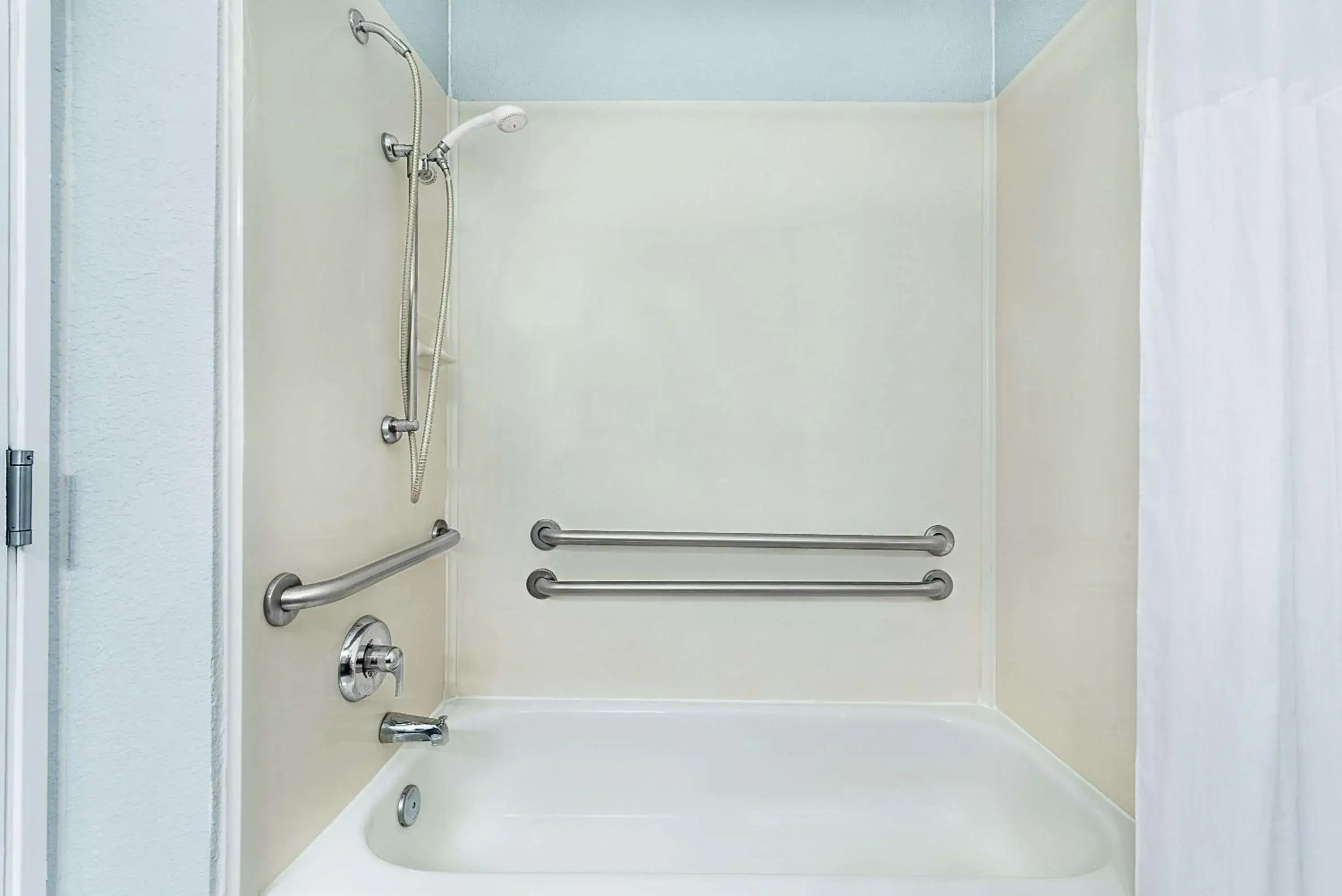 Queen Room with Two Queen Beds and Bath Tub - Mobility/Hearing Accessible - Non-Smoking in Days Inn & Suites by Wyndham Dallas Queen Room with Two Queen Beds and Bath Tub - Mobility/Hearing Accessible - Non-Smoking in Days Inn & Suites by Wyndham Dallas