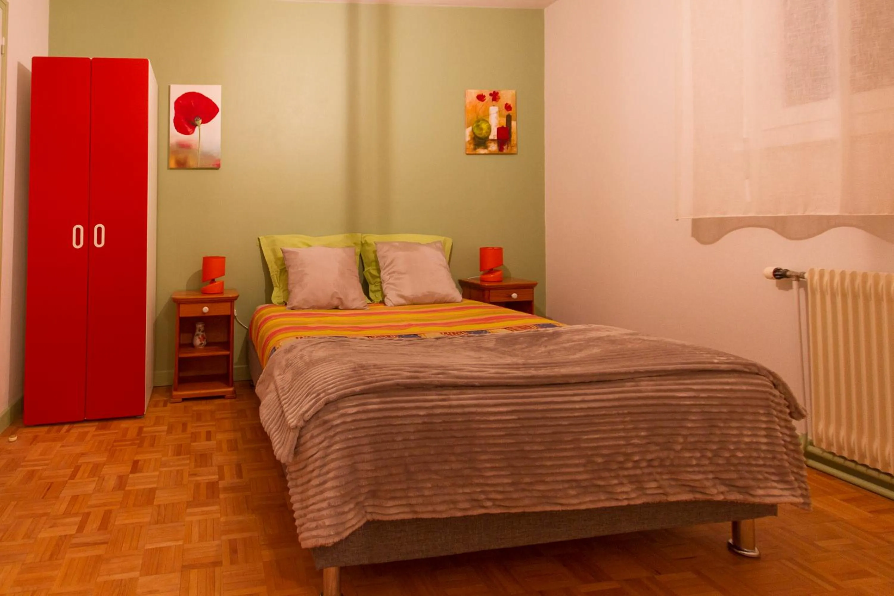 Bedroom, Bed in Chambres d'hôtes Domaine des Iris