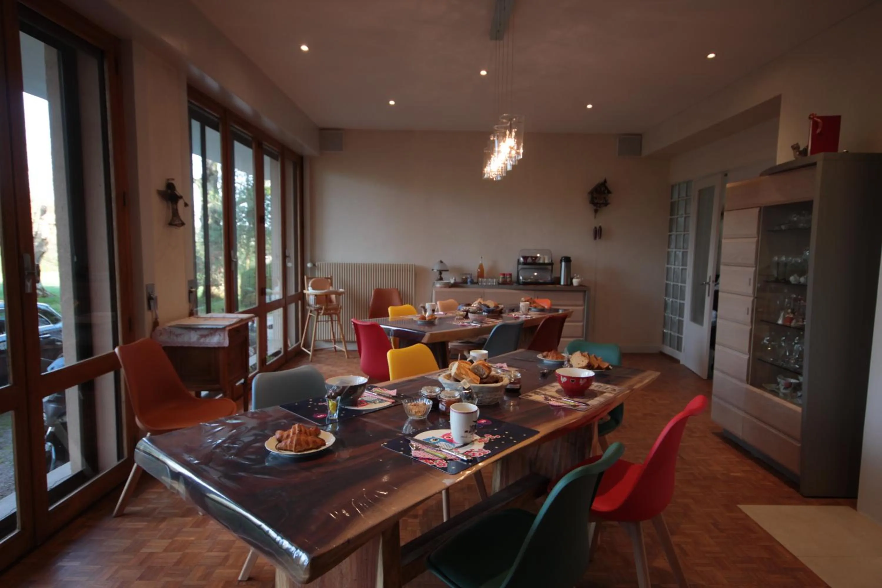 Continental breakfast in Chambres d'hôtes Domaine des Iris