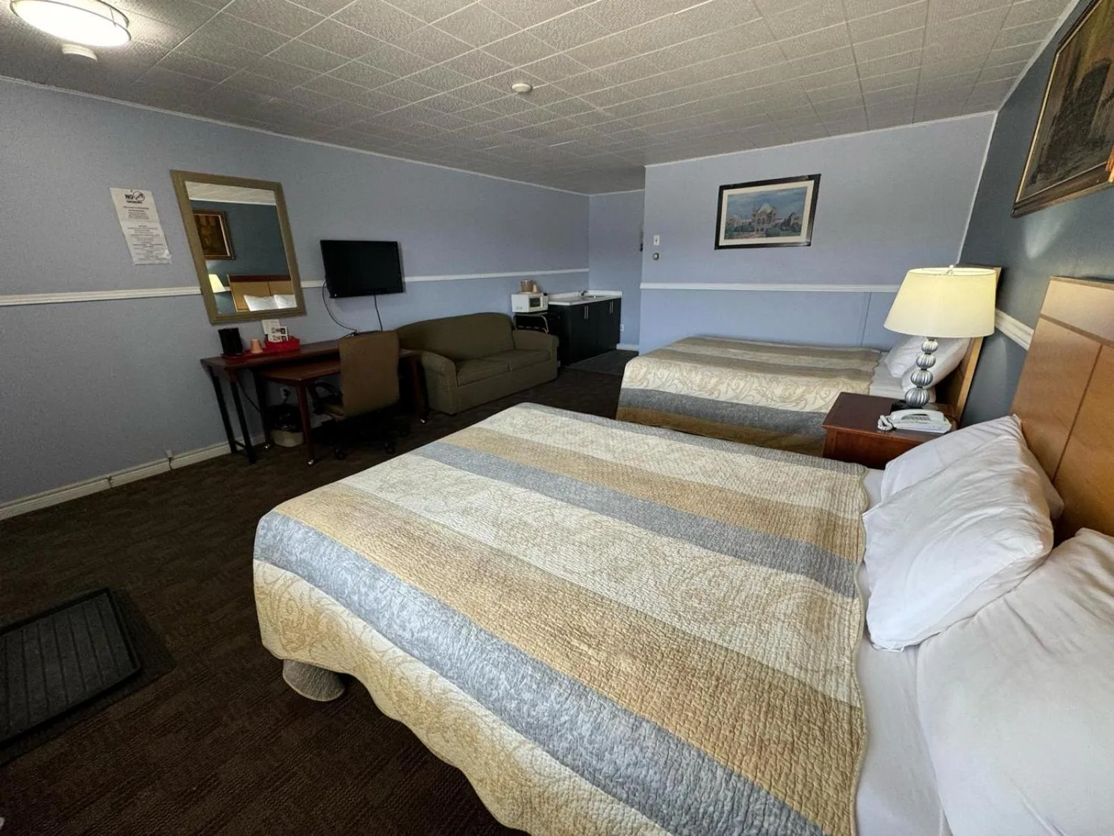 Photo of the whole room, Bed in Travel Inn Cochrane