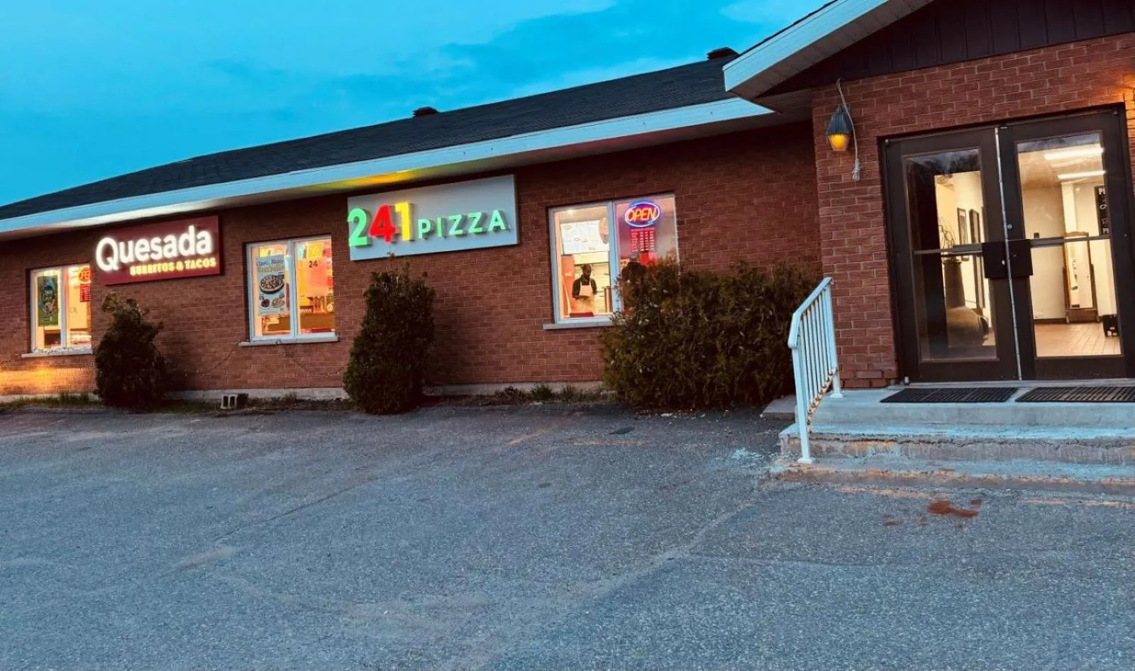 Restaurant/places to eat in Travel Inn Cochrane