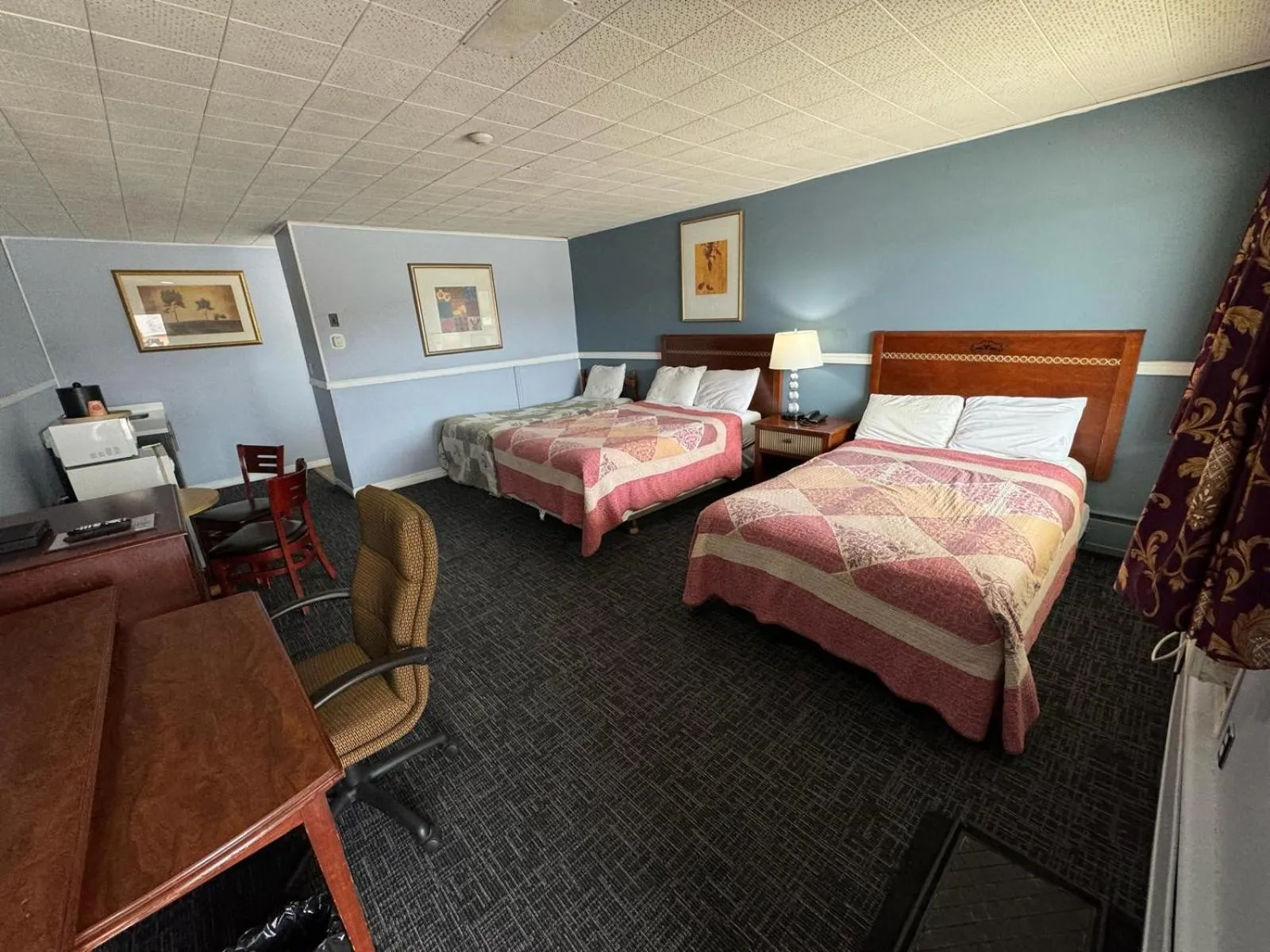 Photo of the whole room, Bed in Travel Inn Cochrane