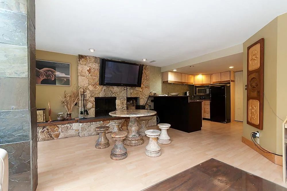 Communal lounge/ TV room in House On Dunbar B&B