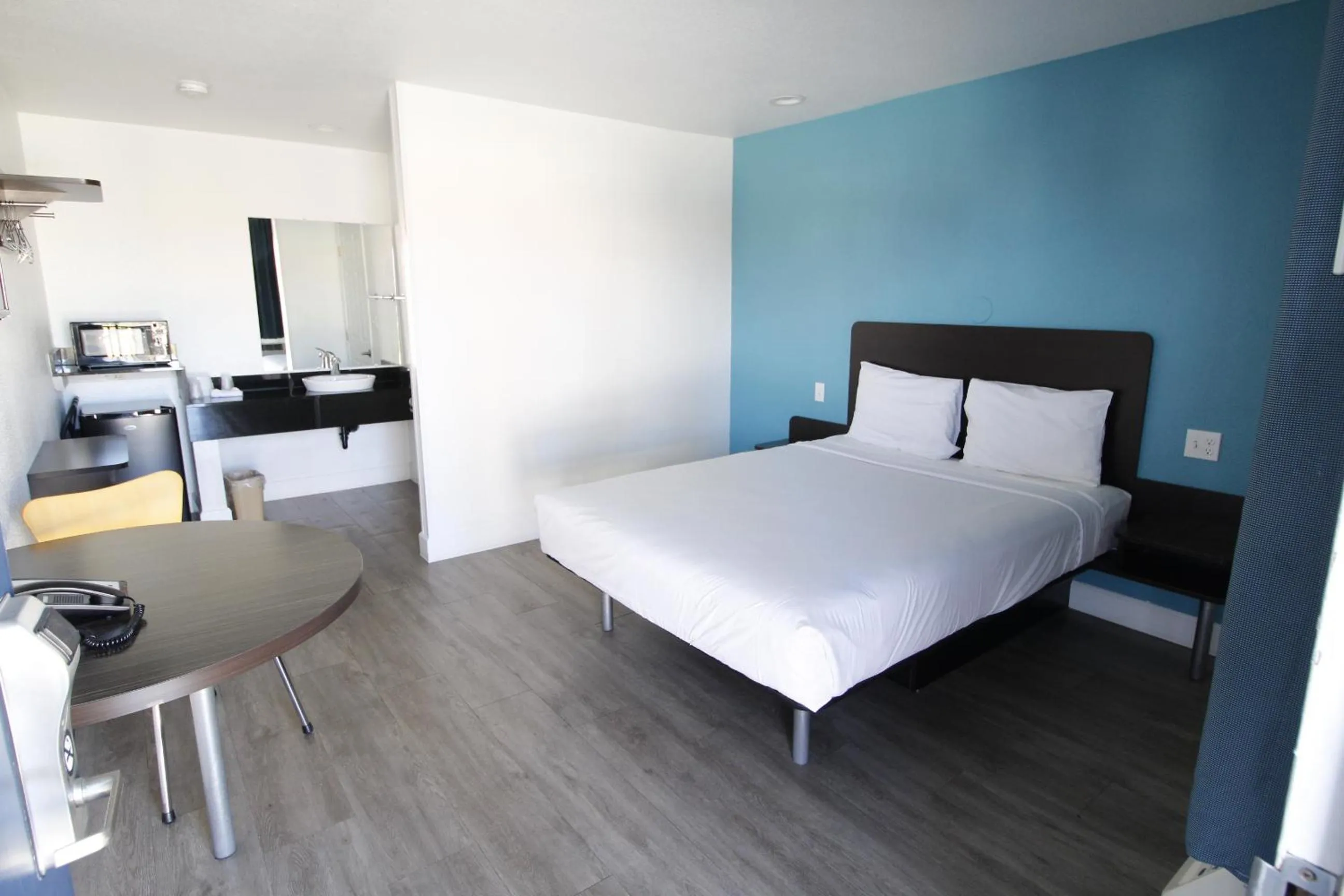 Bed in Motel 6-Moreno Valley, CA - Perris