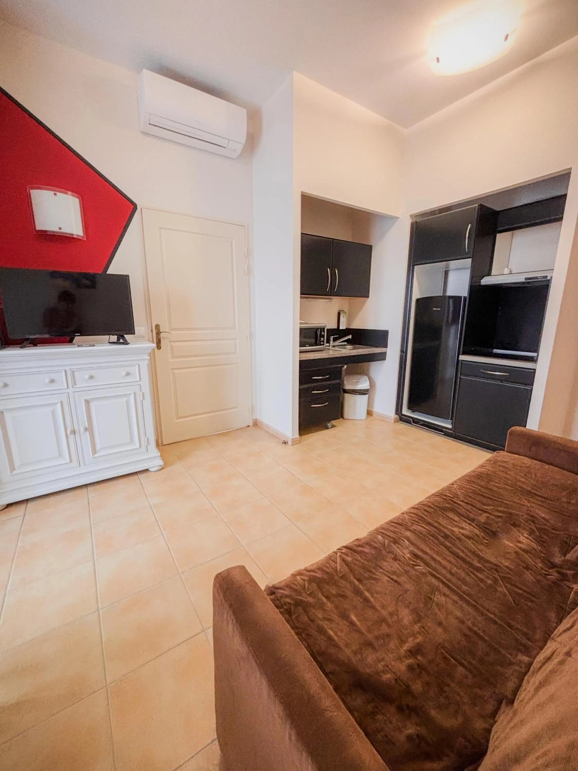 Kitchen or kitchenette in Tulip Inn Honfleur Residence &amp; Spa