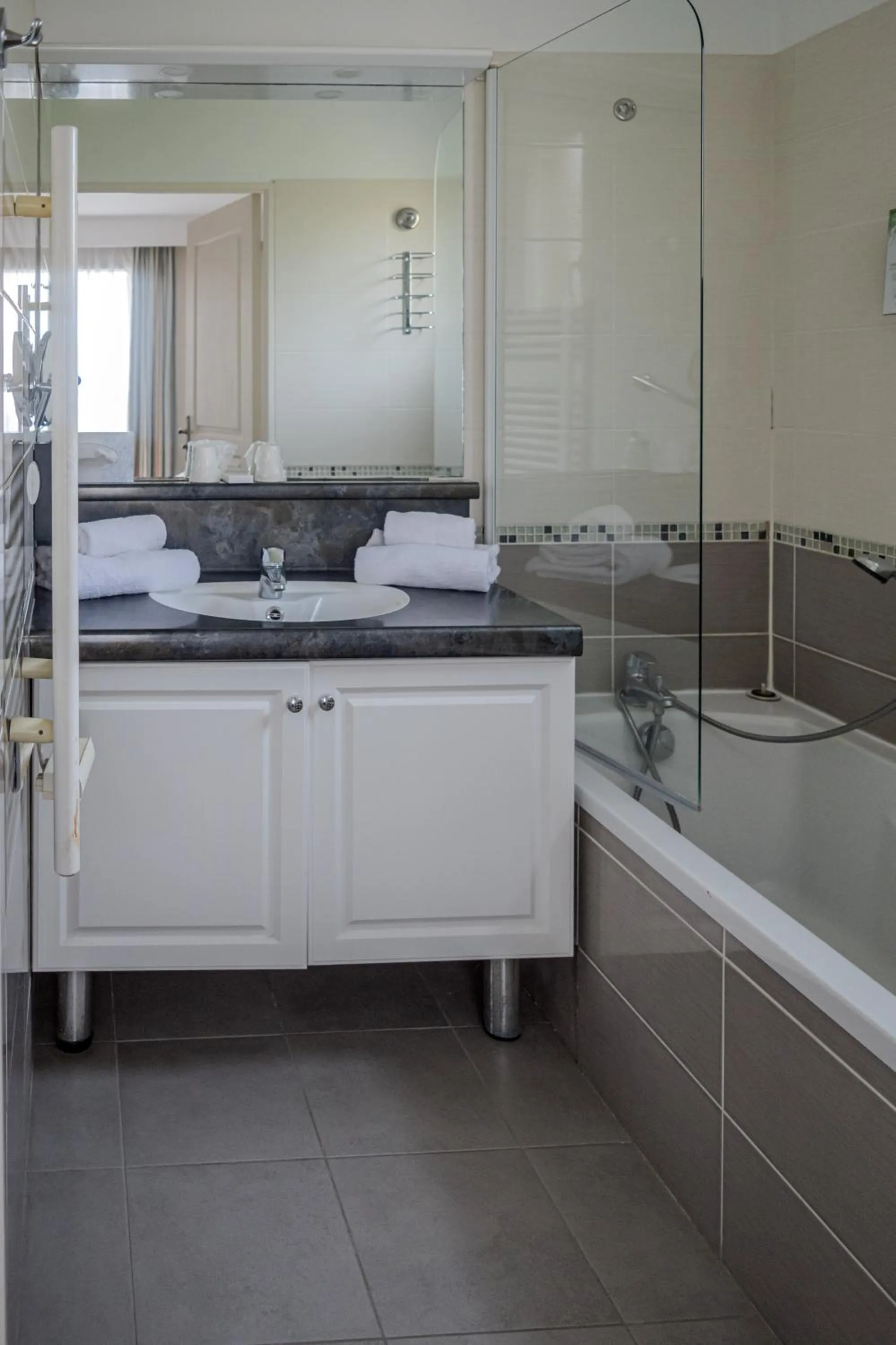 Bathroom in Tulip Inn Honfleur Residence &amp; Spa
