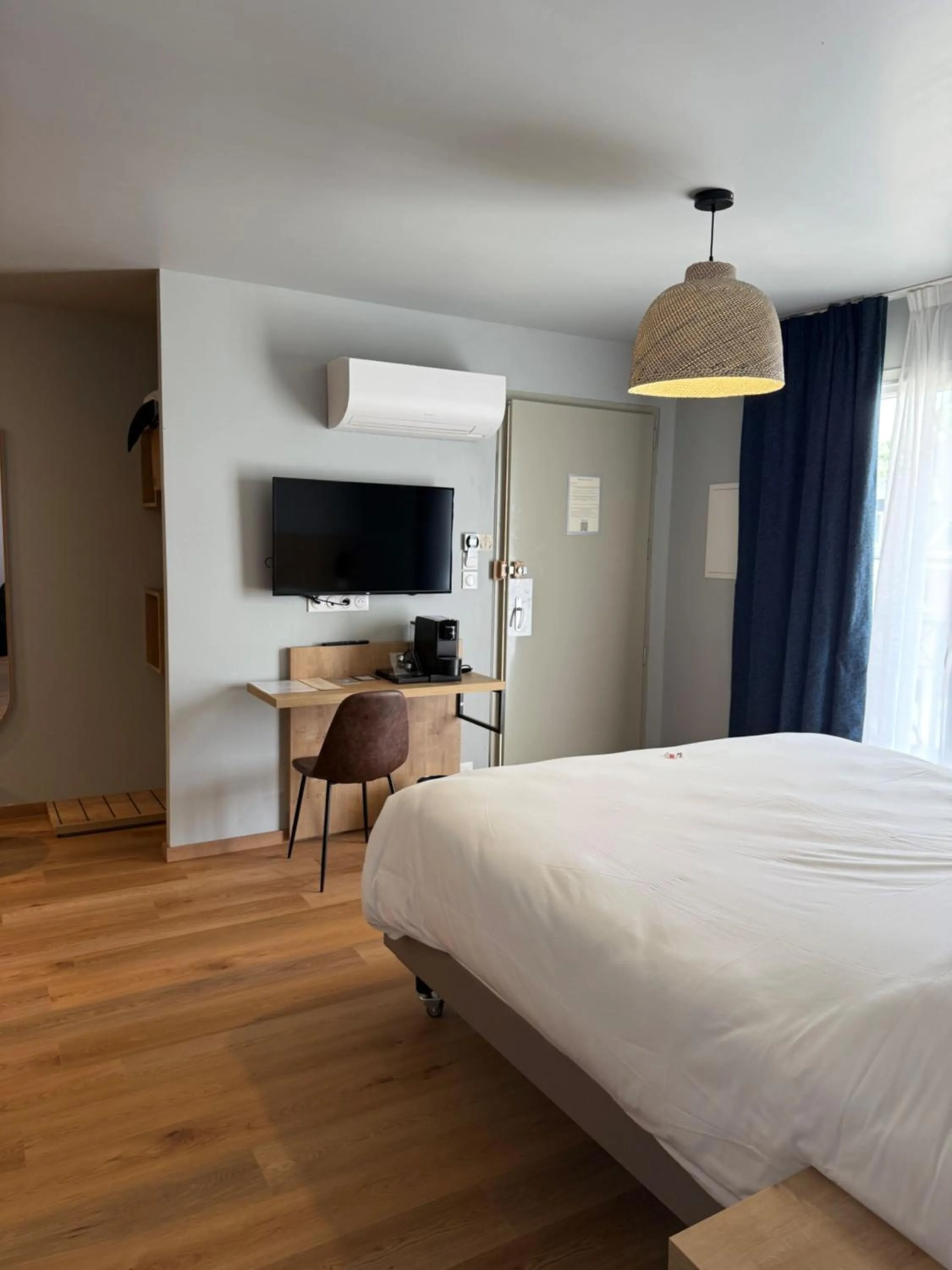 Communal lounge/ TV room, Bed in Tulip Inn Honfleur Residence &amp; Spa