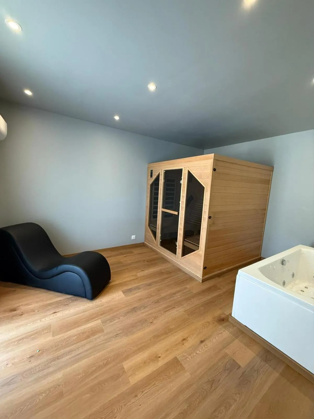 Sauna, Bed in Tulip Inn Honfleur Residence &amp; Spa
