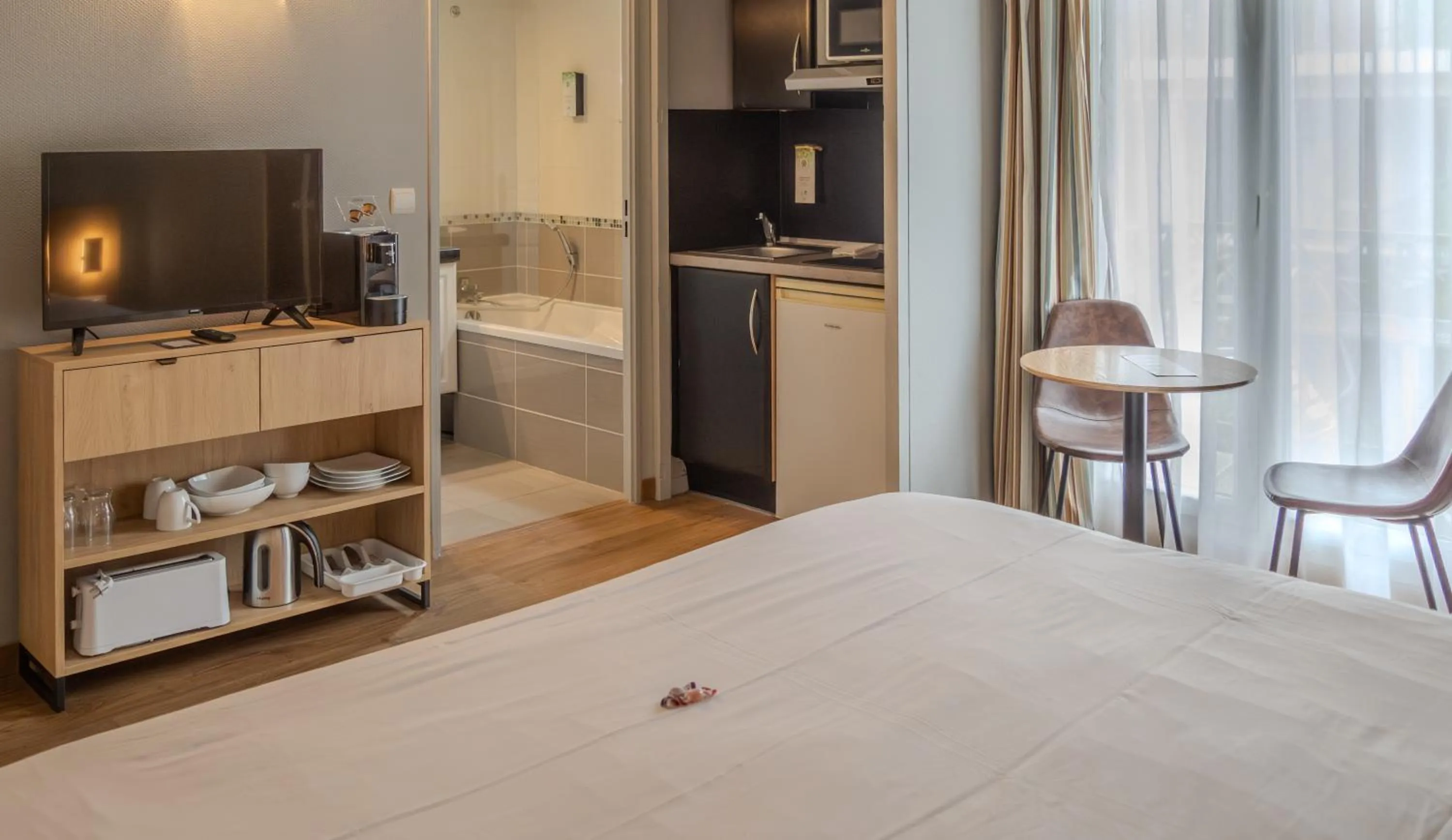 Bed in Tulip Inn Honfleur Residence & Spa