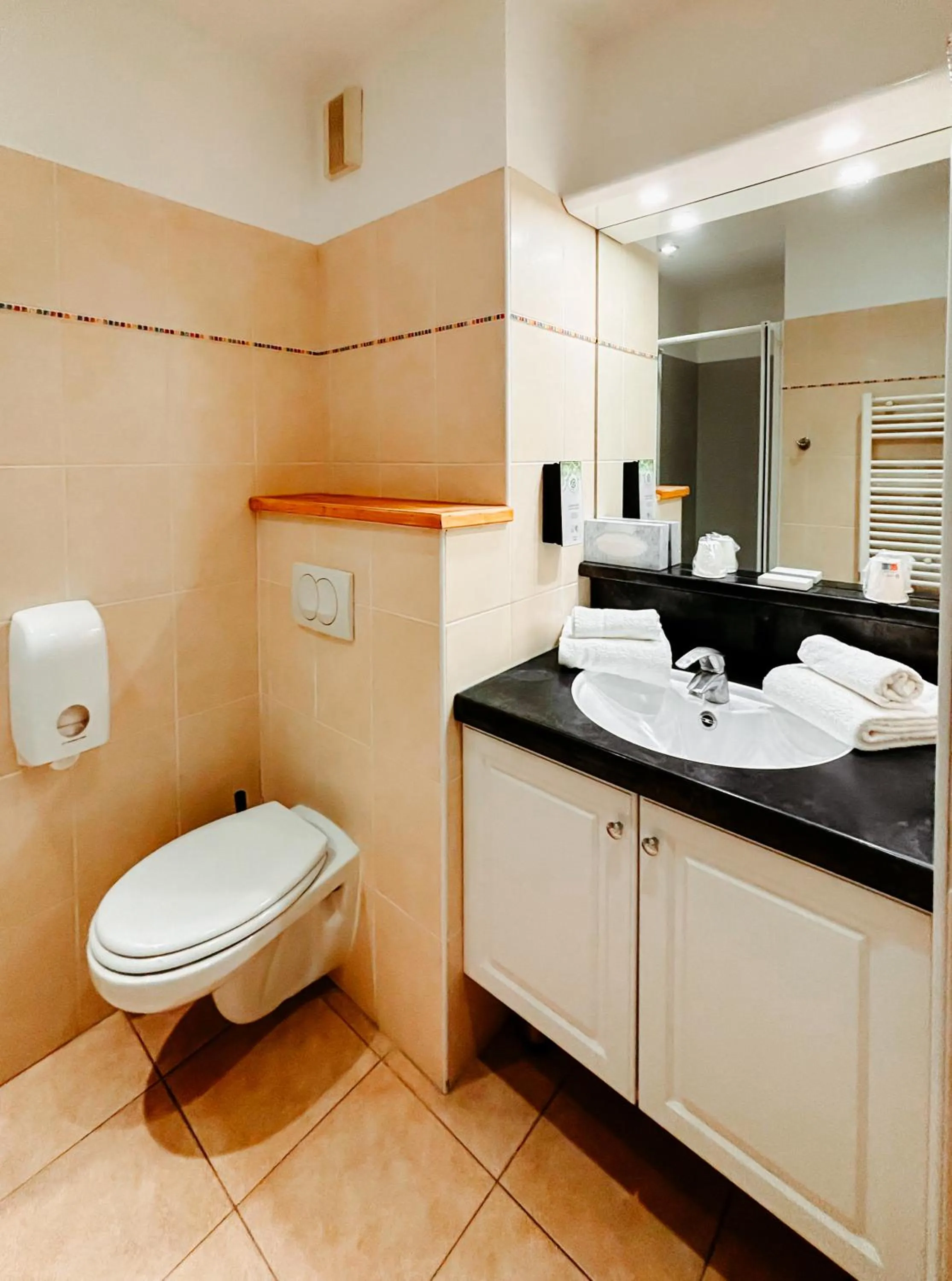 Bathroom in Tulip Inn Honfleur Residence &amp; Spa