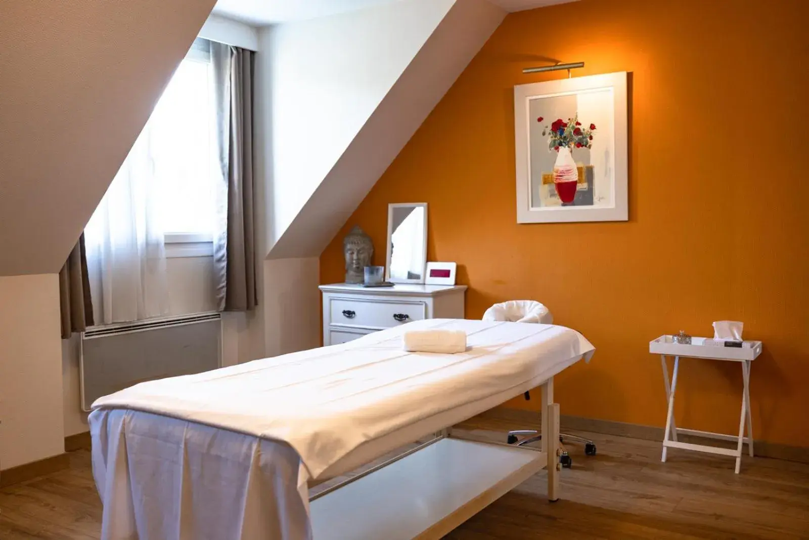 Massage, Bed in Tulip Inn Honfleur Residence & Spa Massage, Bed in Tulip Inn Honfleur Residence & Spa