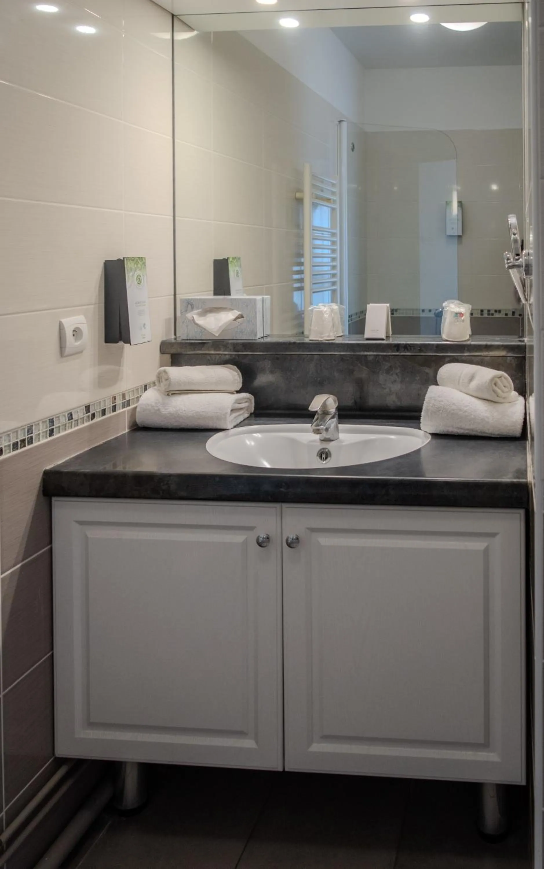 Bathroom in Tulip Inn Honfleur Residence &amp; Spa