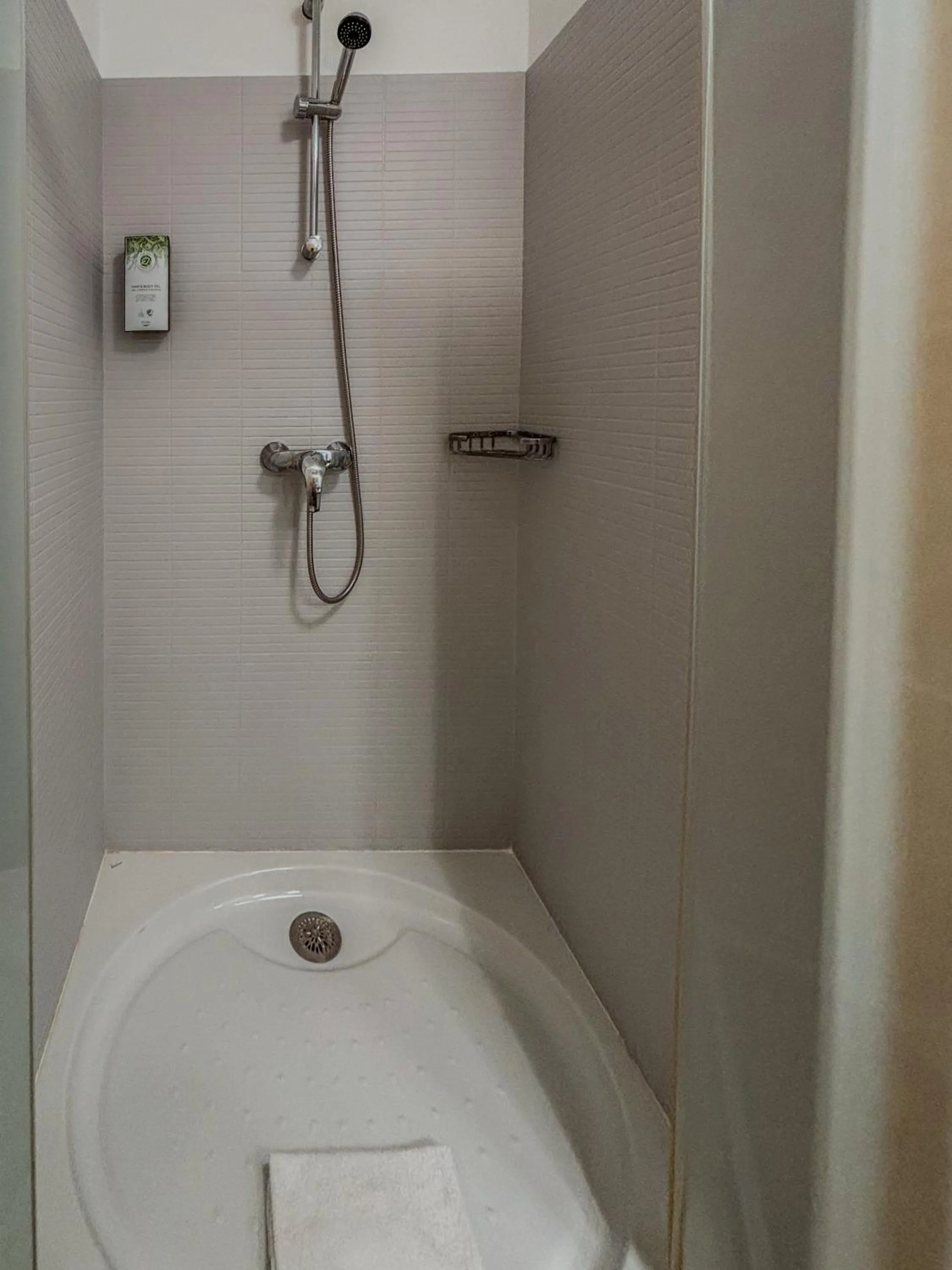 Shower in Tulip Inn Honfleur Residence &amp; Spa