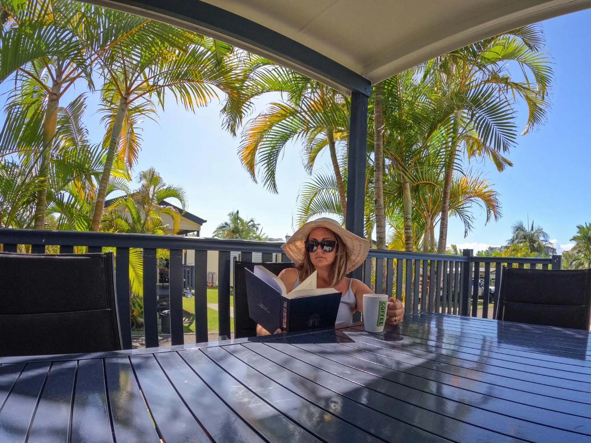 Balcony/Terrace in Alex Beach Cabins and Tourist Park