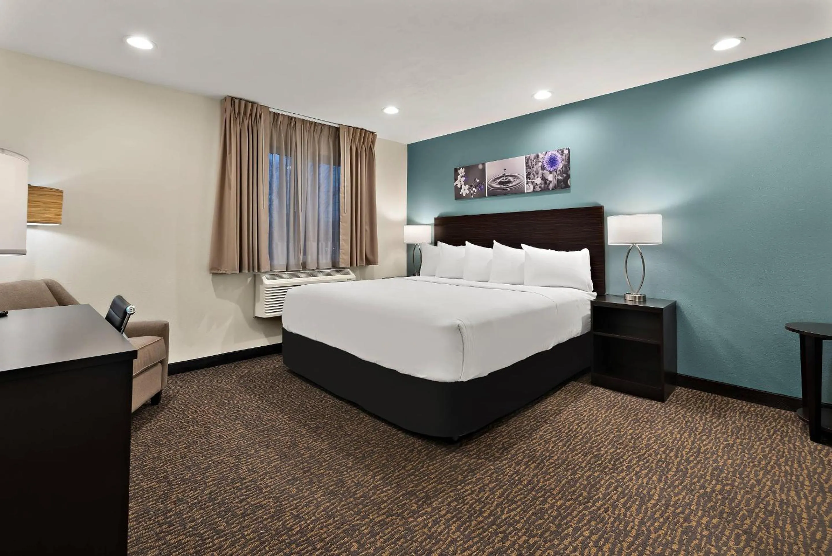 Bed in Sleep Inn Kelso Longview