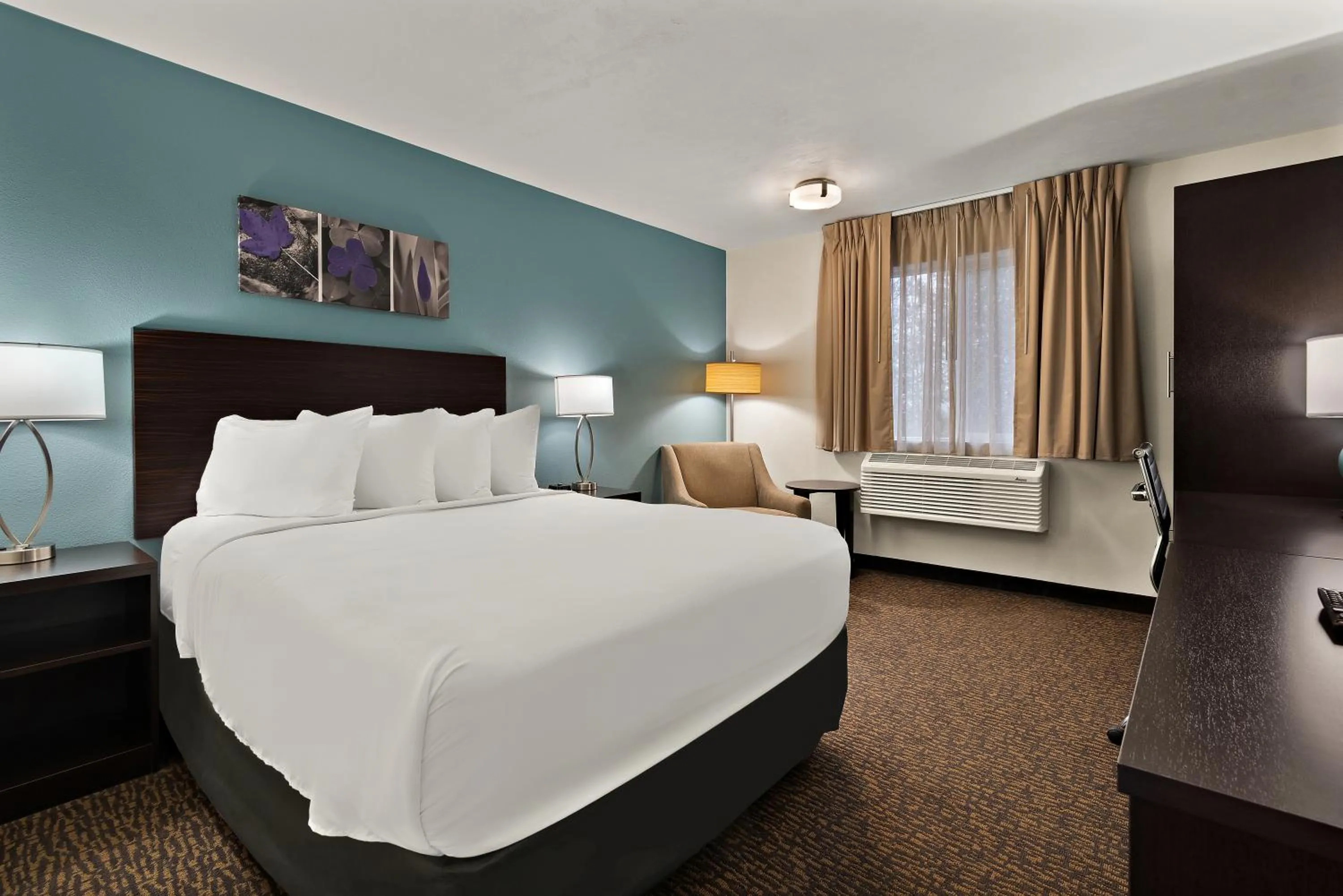 Photo of the whole room, Bed in Sleep Inn Kelso Longview