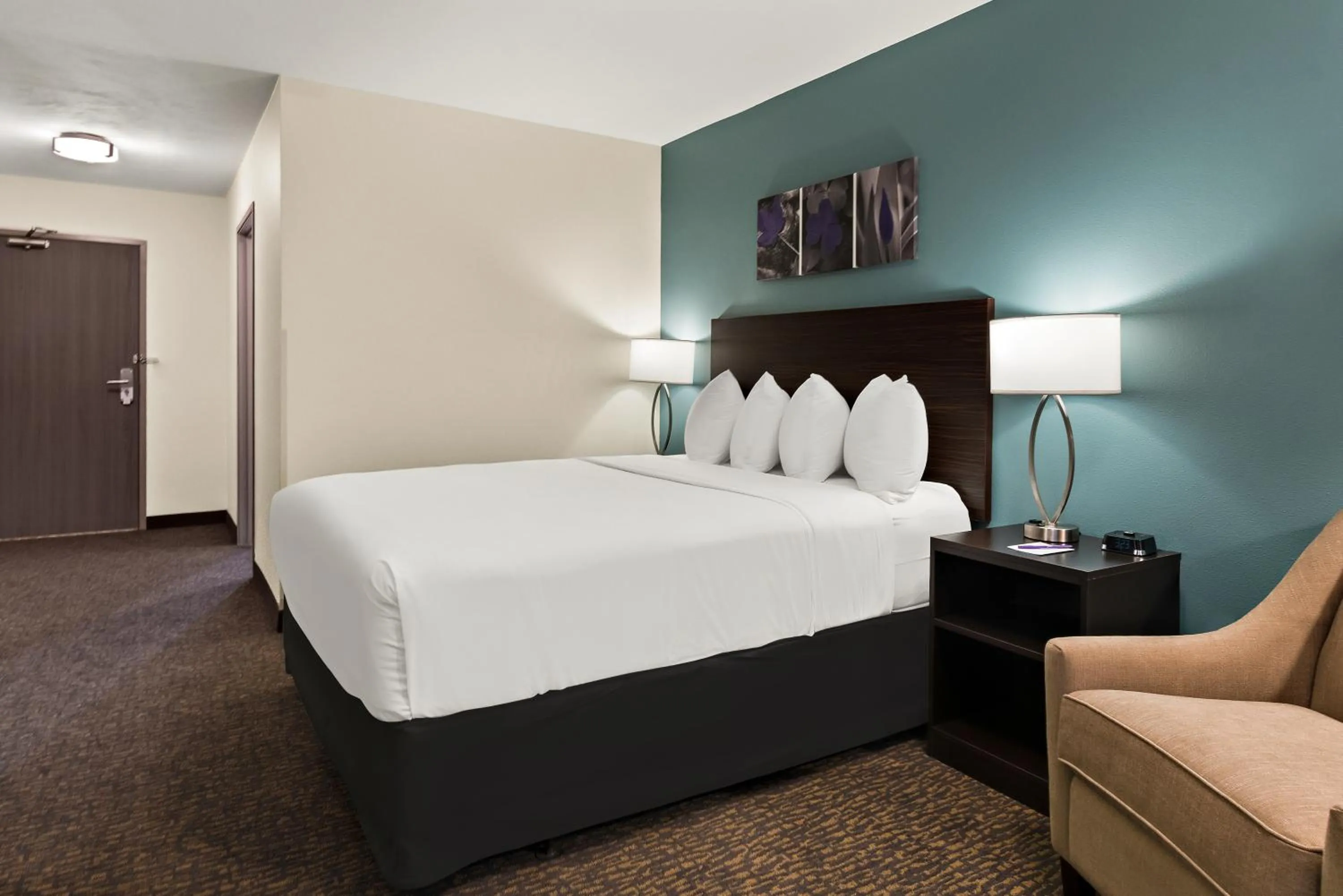 Photo of the whole room, Bed in Sleep Inn Kelso Longview