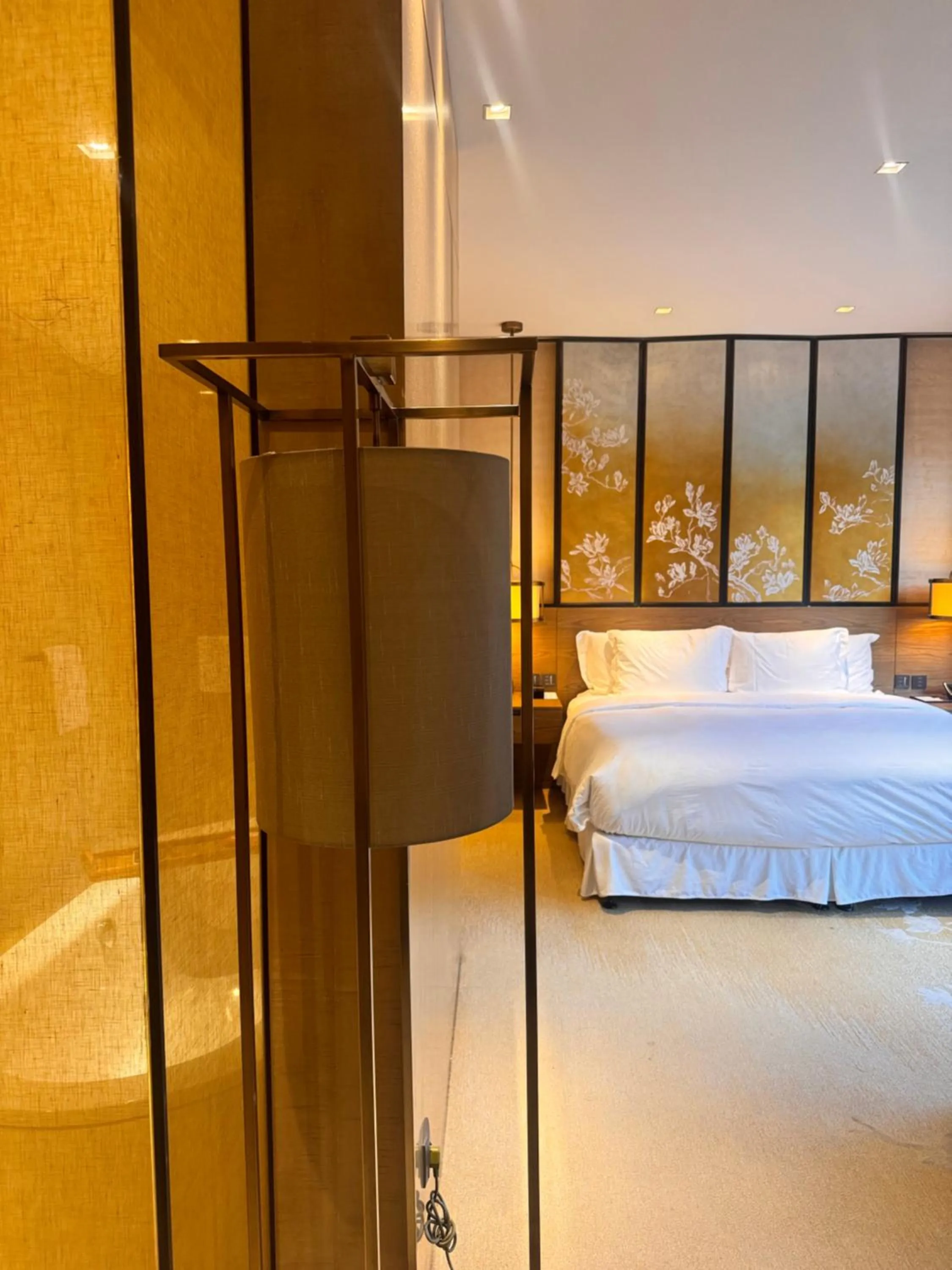 Property building, Bed in HUALUXE Shanghai Twelve At Hengshan