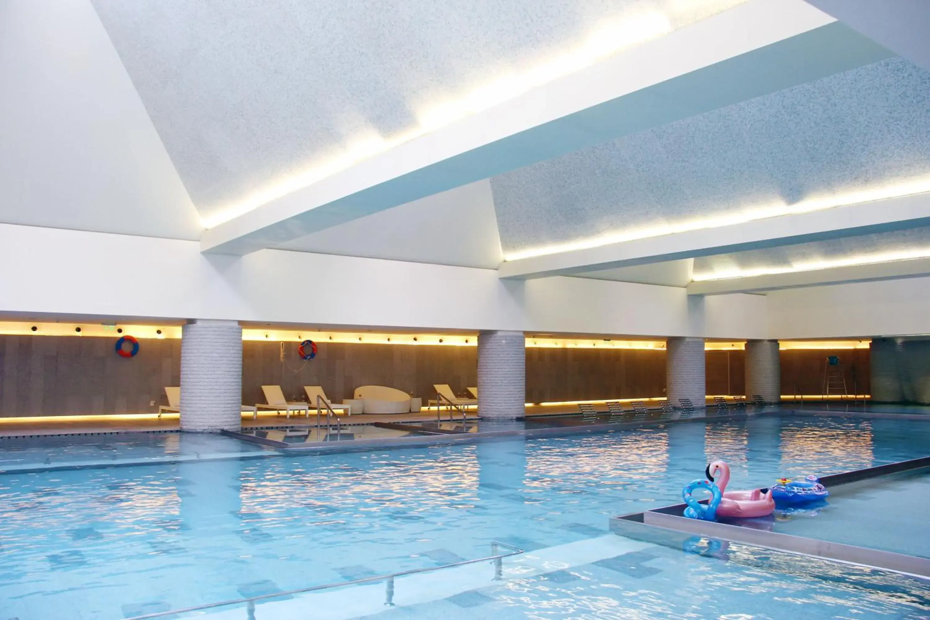 Swimming pool in HUALUXE Shanghai Twelve At Hengshan Swimming pool in HUALUXE Shanghai Twelve At Hengshan