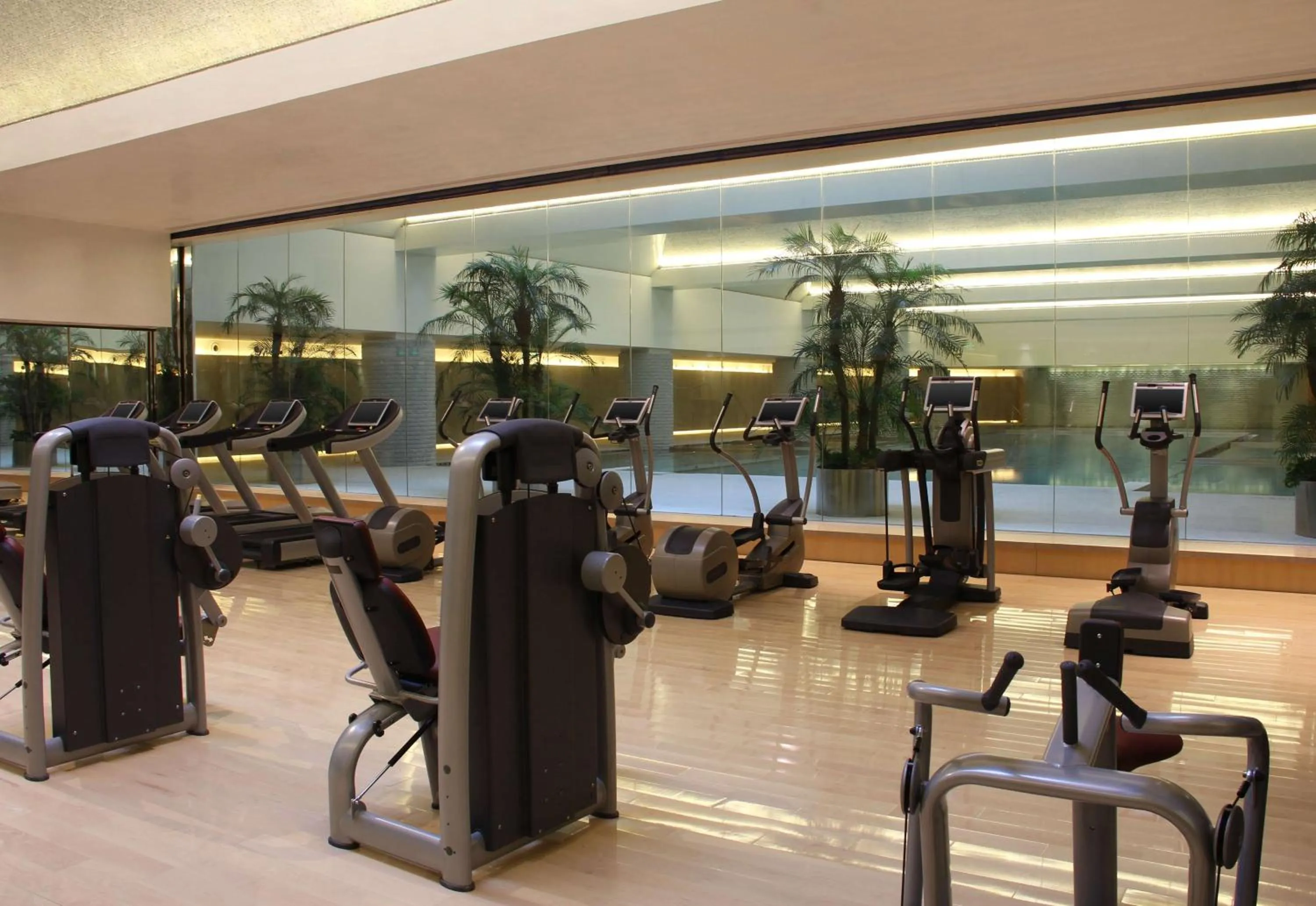 Fitness centre/facilities in HUALUXE Shanghai Twelve At Hengshan