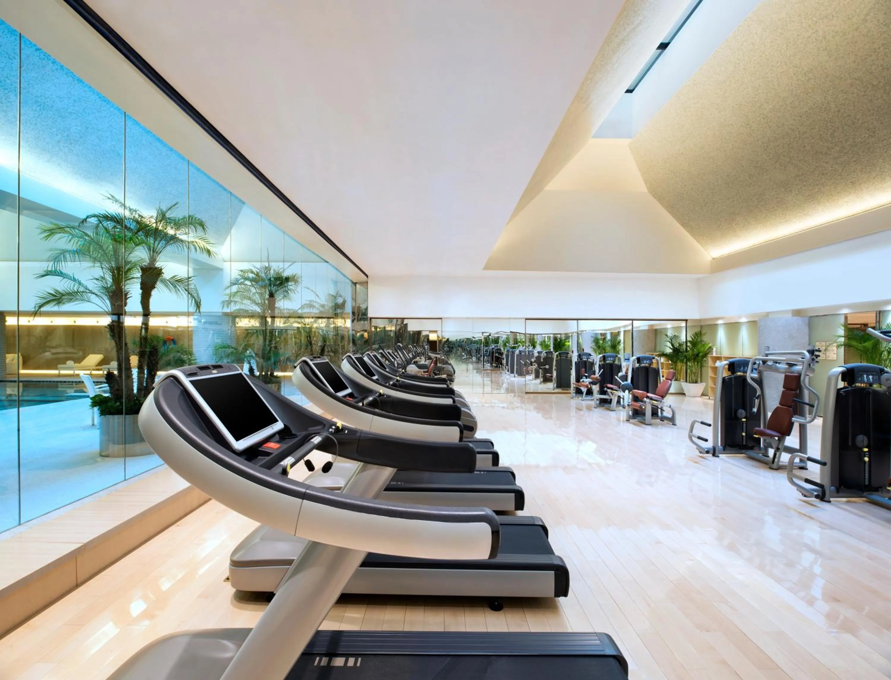 Fitness centre/facilities in HUALUXE Shanghai Twelve At Hengshan
