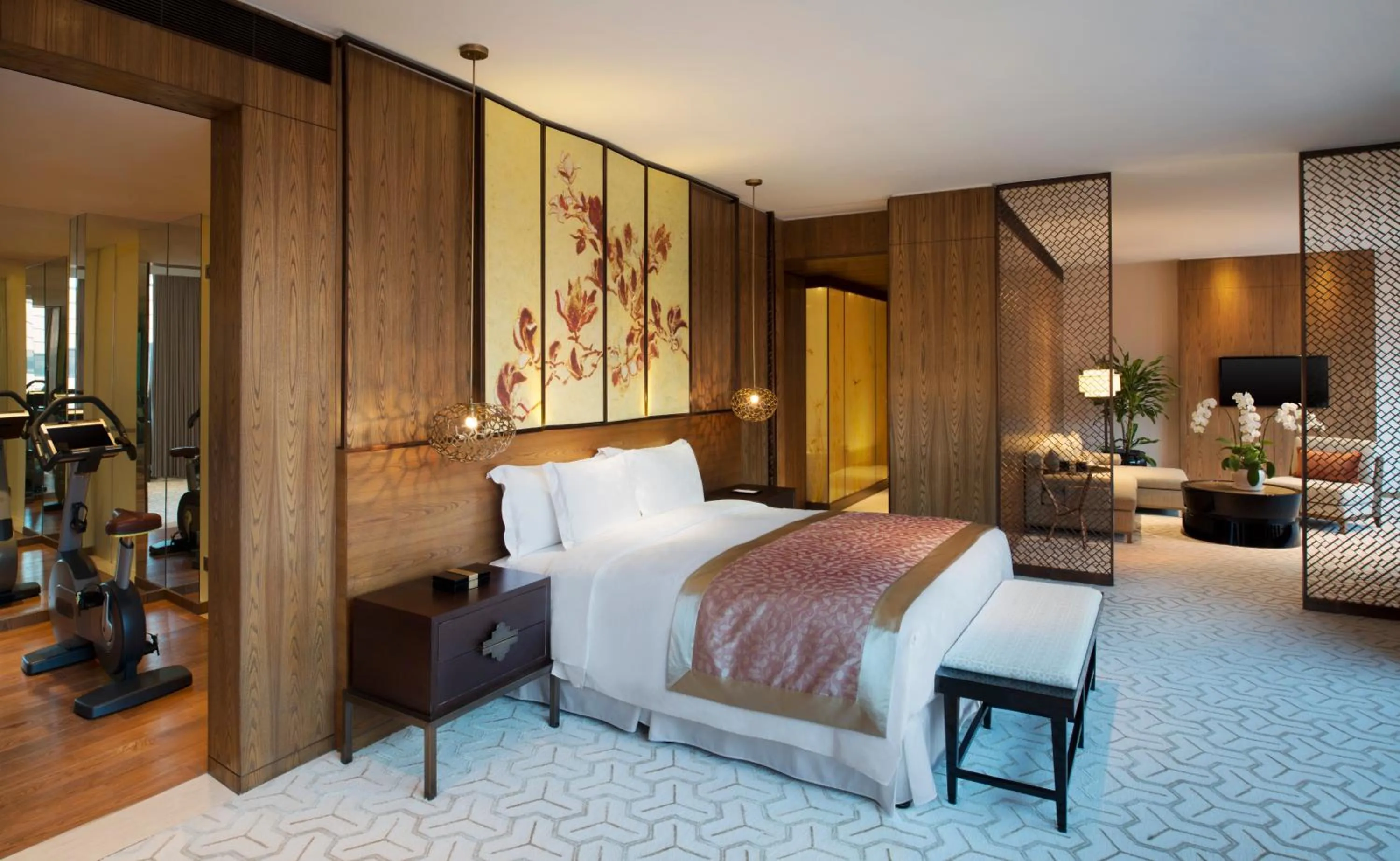 Photo of the whole room, Bed in HUALUXE Shanghai Twelve At Hengshan