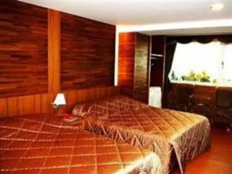 Photo of the whole room, Bed in Gau Shan Ching Hotel Photo of the whole room, Bed in Gau Shan Ching Hotel