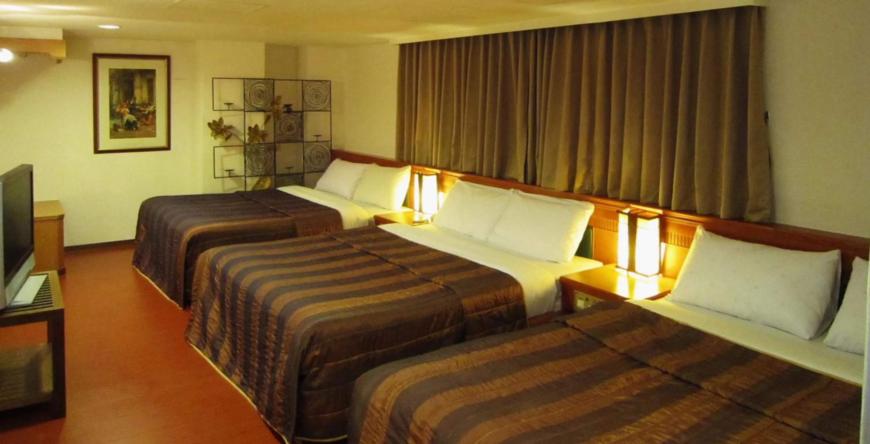 Bed in Gau Shan Ching Hotel