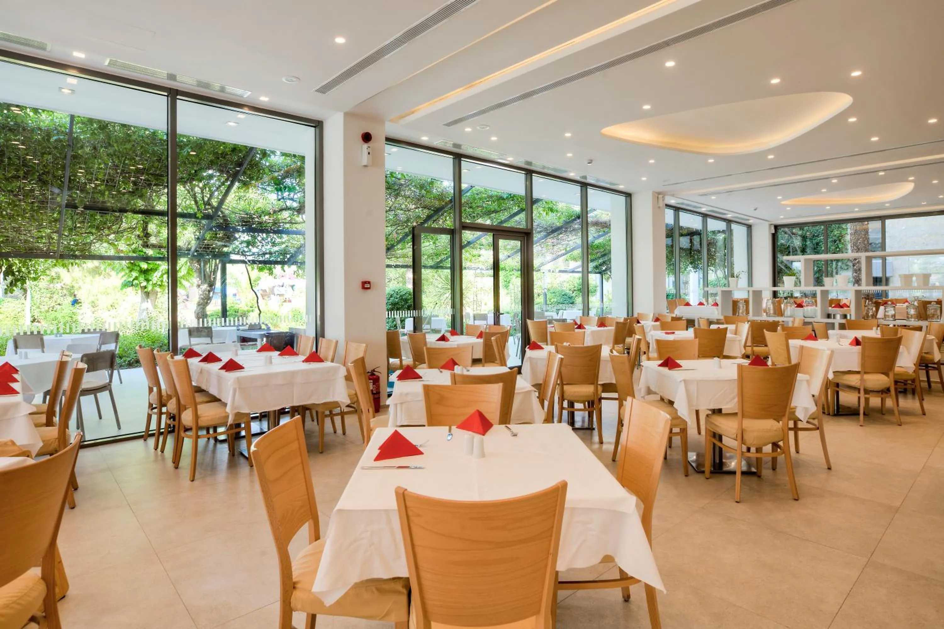 Restaurant/places to eat in Caravia Beach Hotel