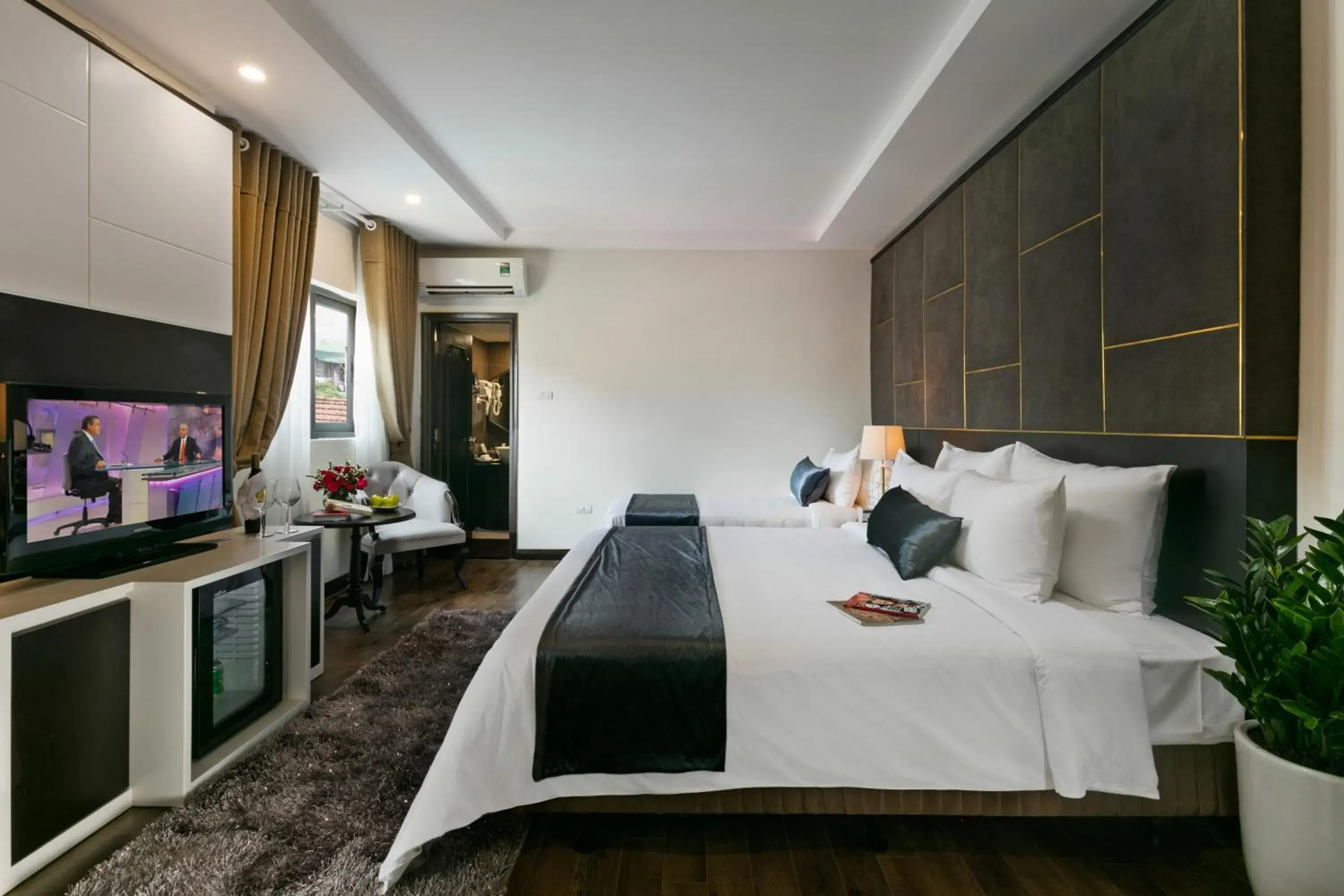 Property building, Bed in La Santé Hotel & Spa Property building, Bed in La Santé Hotel & Spa