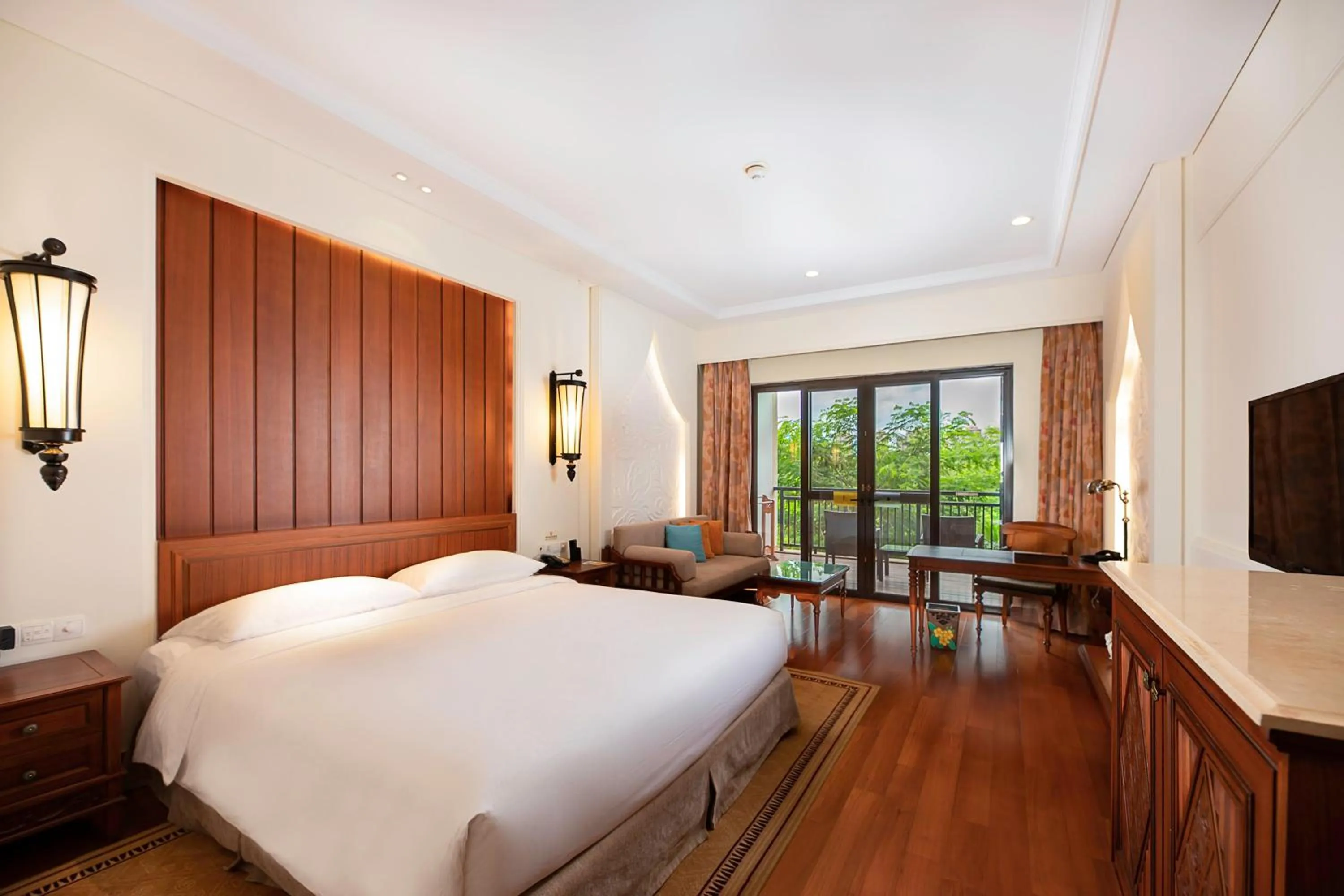Photo of the whole room, Bed in InterContinental Xishuangbanna Resort by IHG