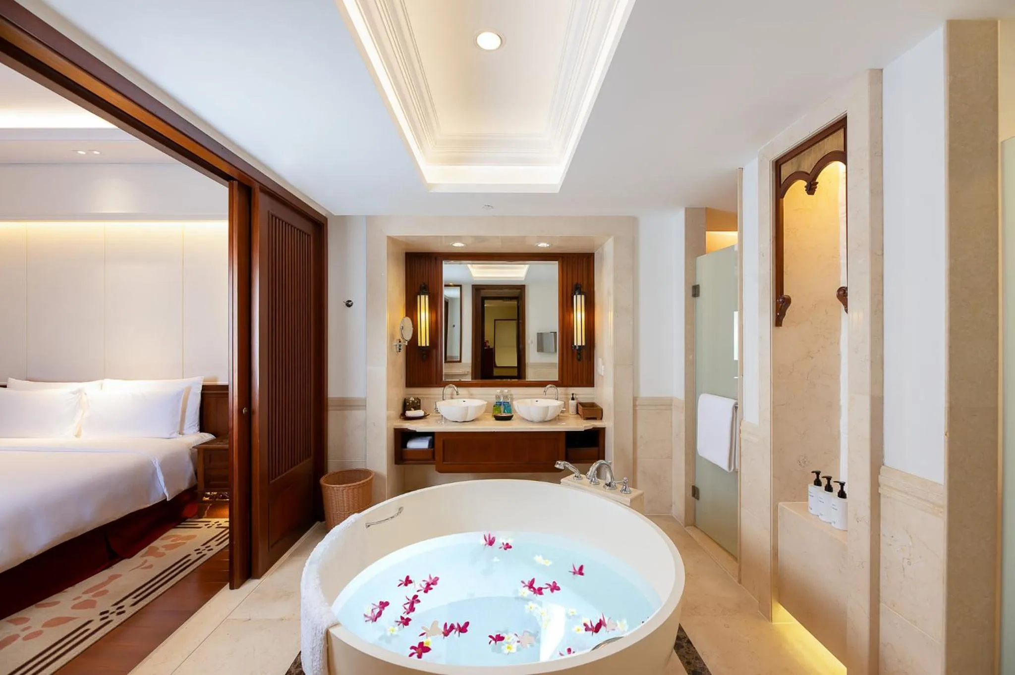 Photo of the whole room, Bed in InterContinental Xishuangbanna Resort by IHG