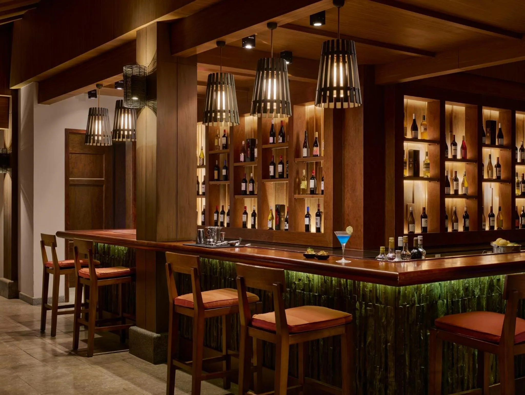 Lounge or bar in InterContinental Xishuangbanna Resort by IHG