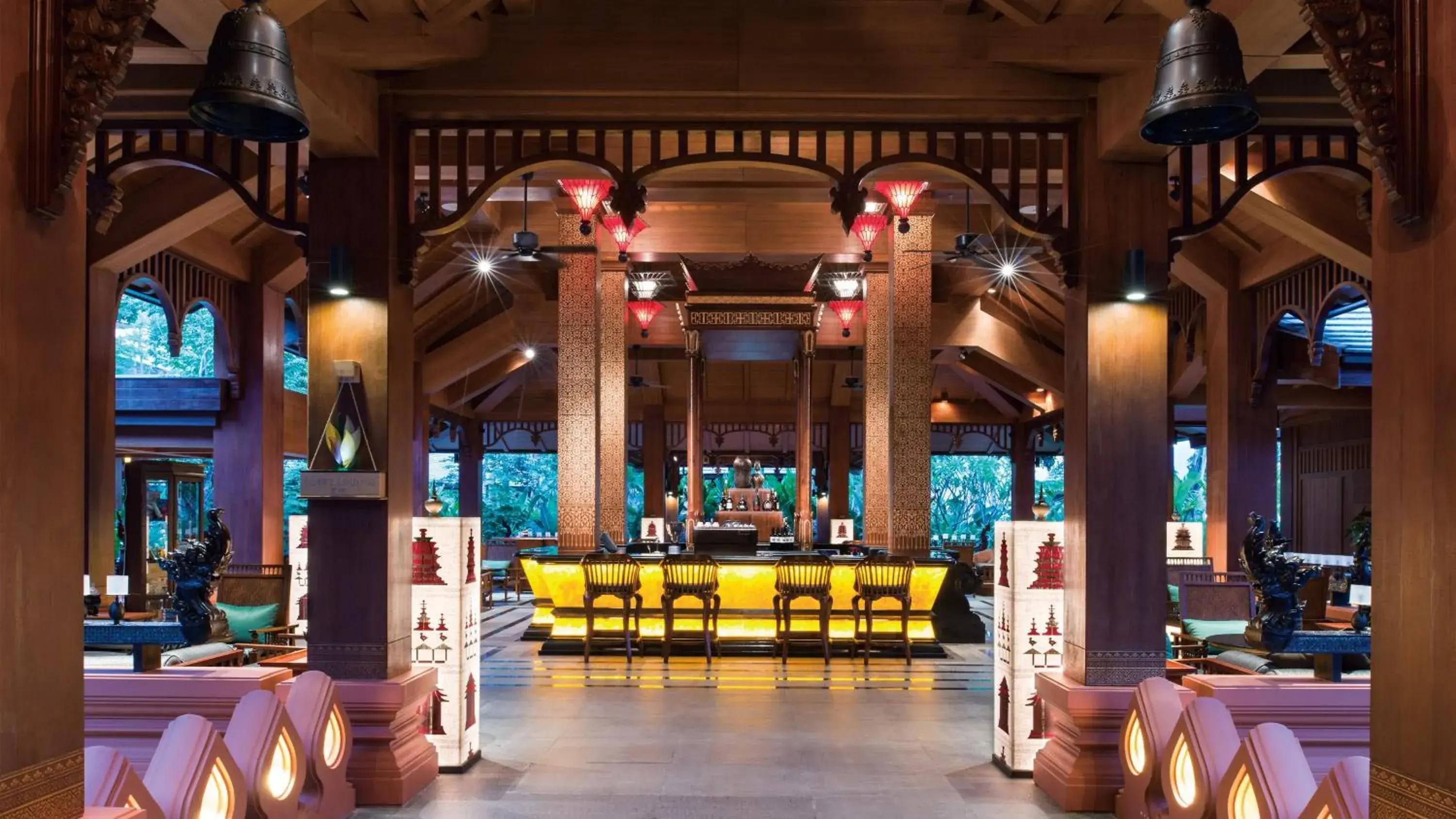 Lounge or bar in InterContinental Xishuangbanna Resort by IHG Lounge or bar in InterContinental Xishuangbanna Resort by IHG