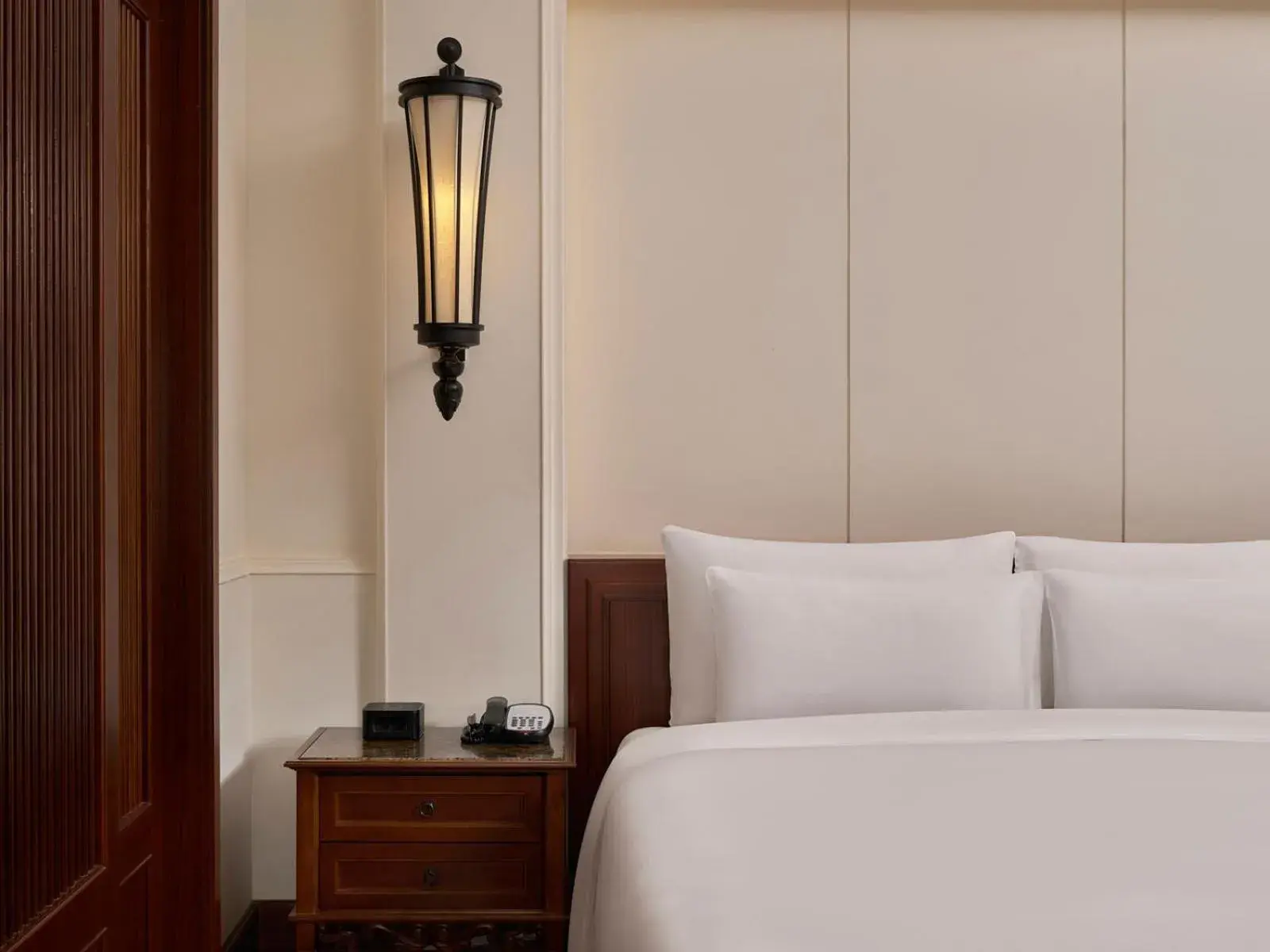 Bed in InterContinental Xishuangbanna Resort by IHG Bed in InterContinental Xishuangbanna Resort by IHG