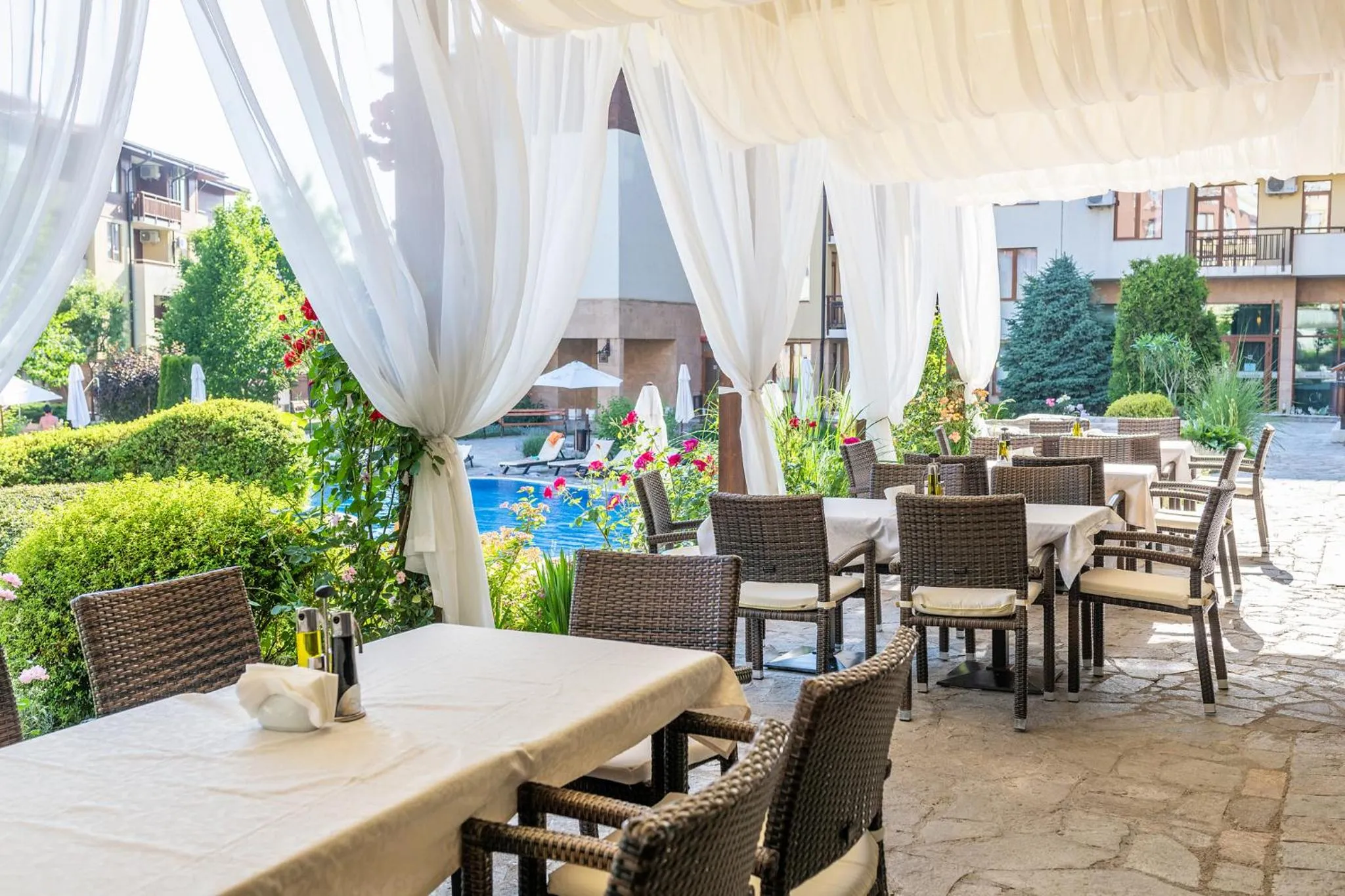 Restaurant/places to eat in Garden of Eden Complex