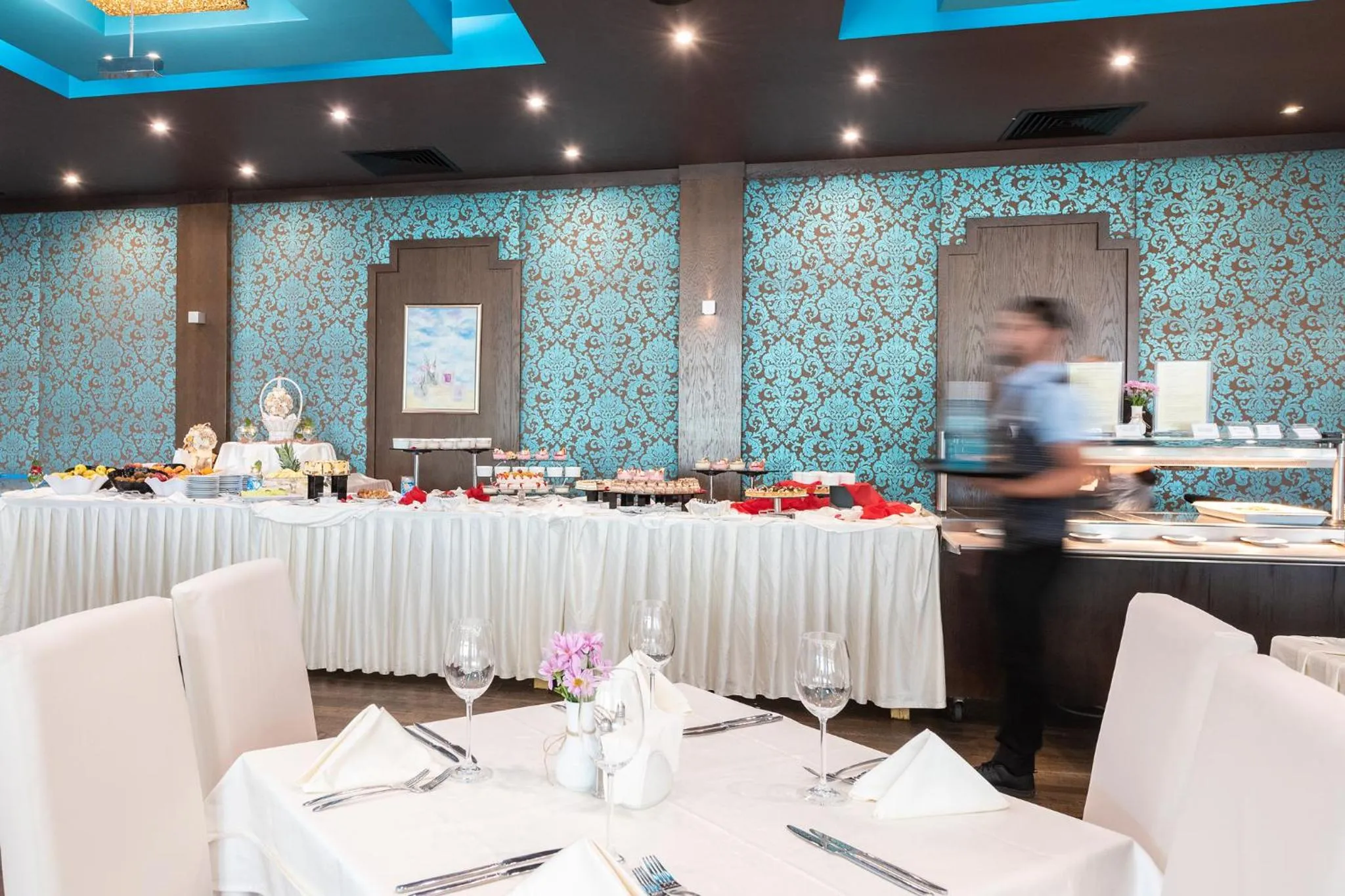 Restaurant/places to eat in Garden of Eden Complex