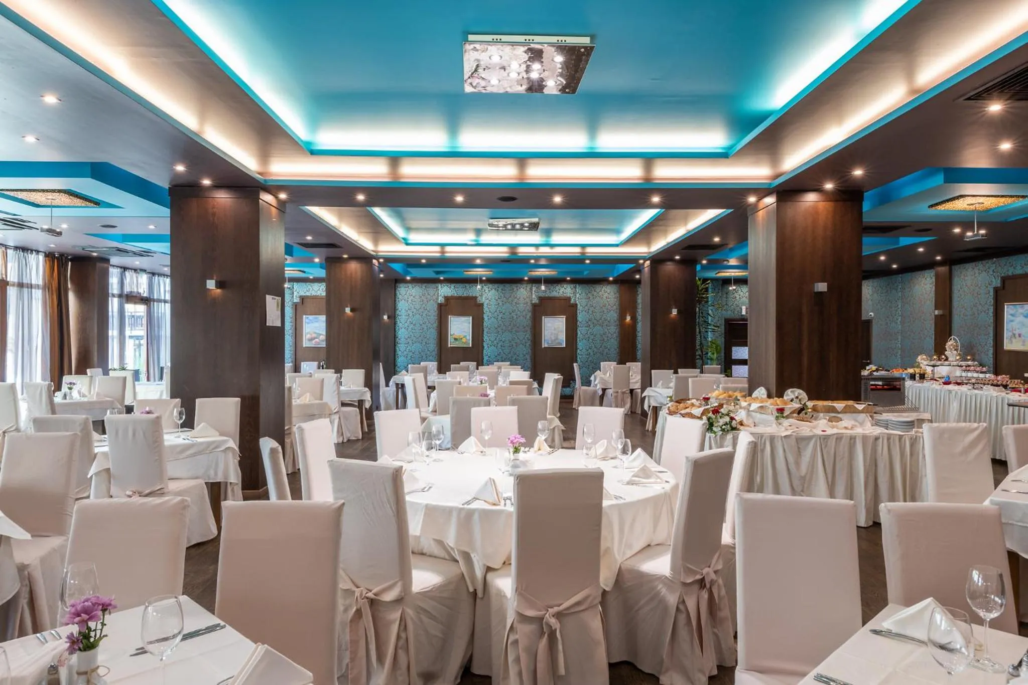 Restaurant/places to eat in Garden of Eden Complex