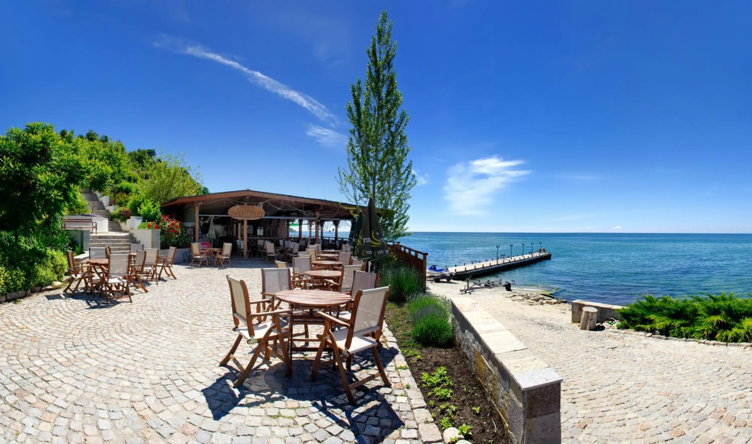 Restaurant/places to eat in Garden of Eden Complex