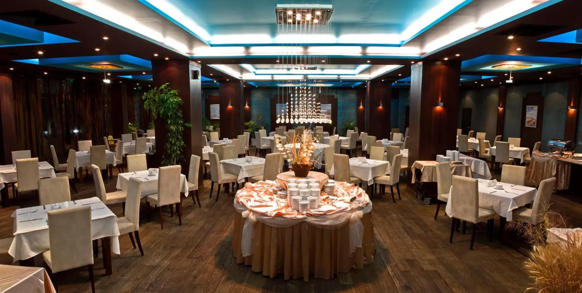 Breakfast in Garden of Eden Complex Breakfast in Garden of Eden Complex