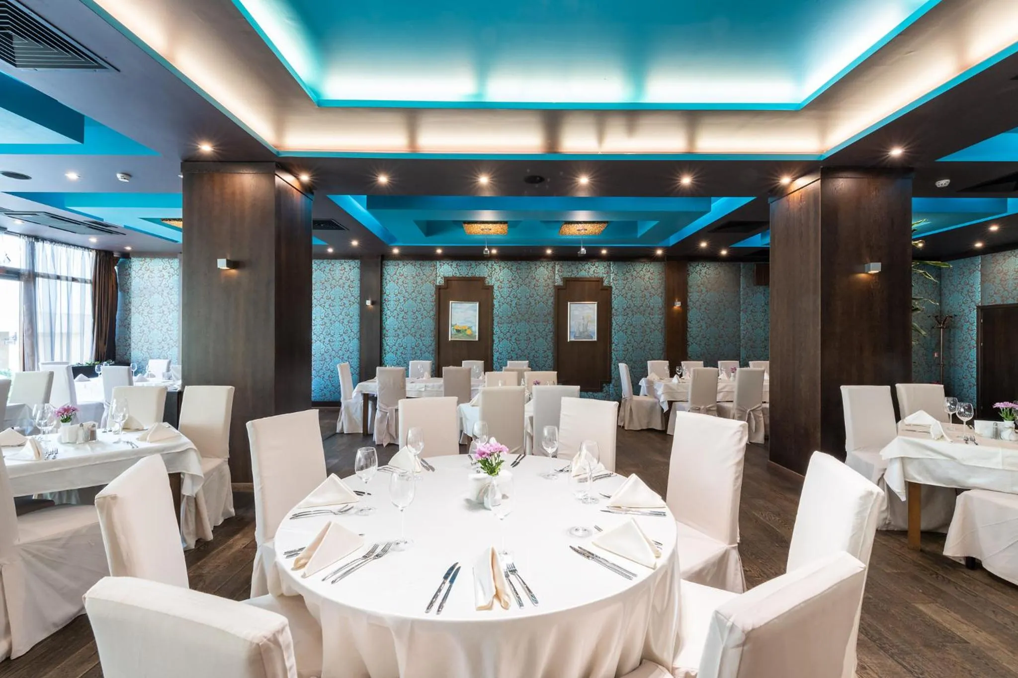 Restaurant/places to eat in Garden of Eden Complex