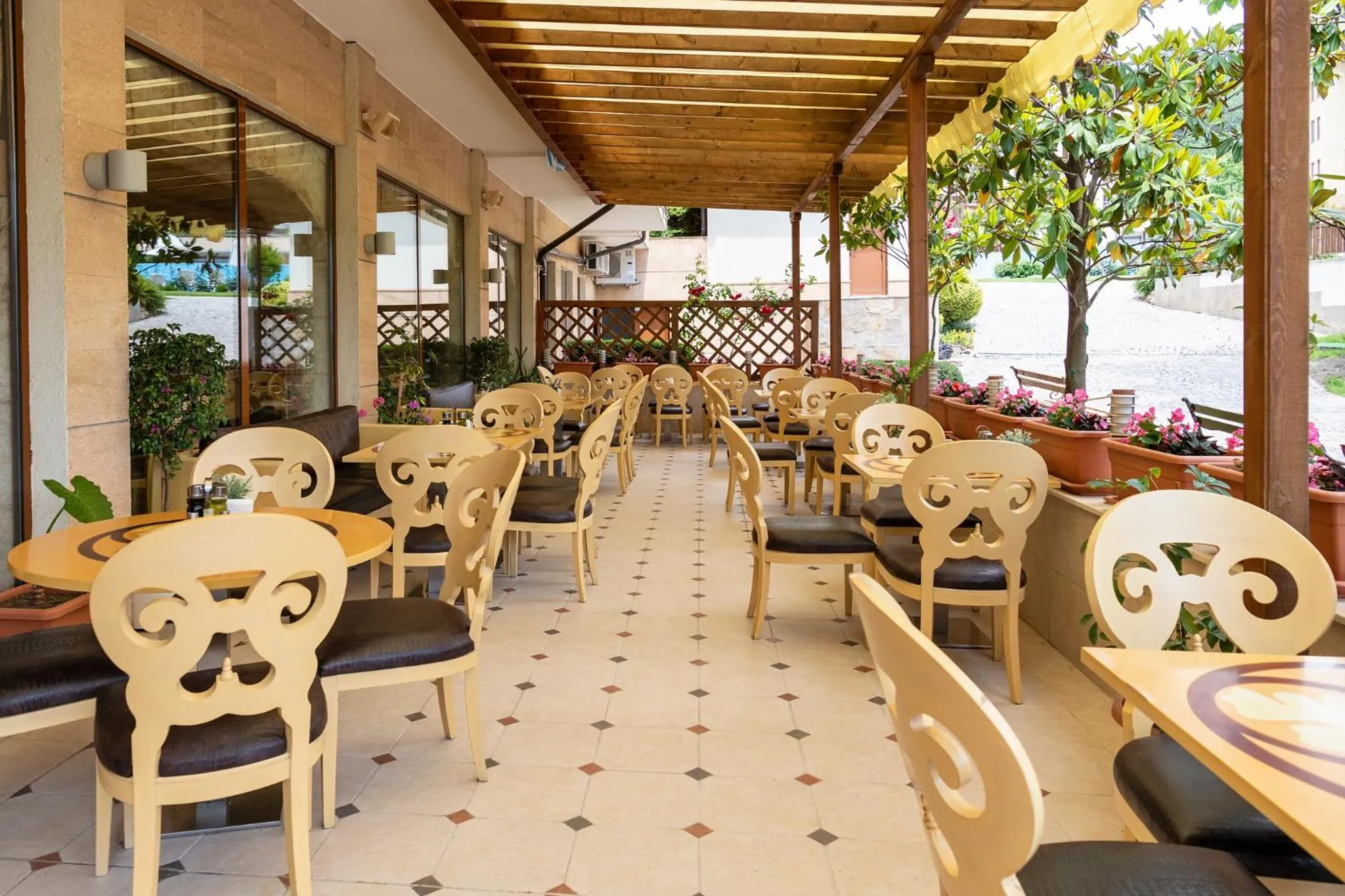 Restaurant/places to eat in Garden of Eden Complex