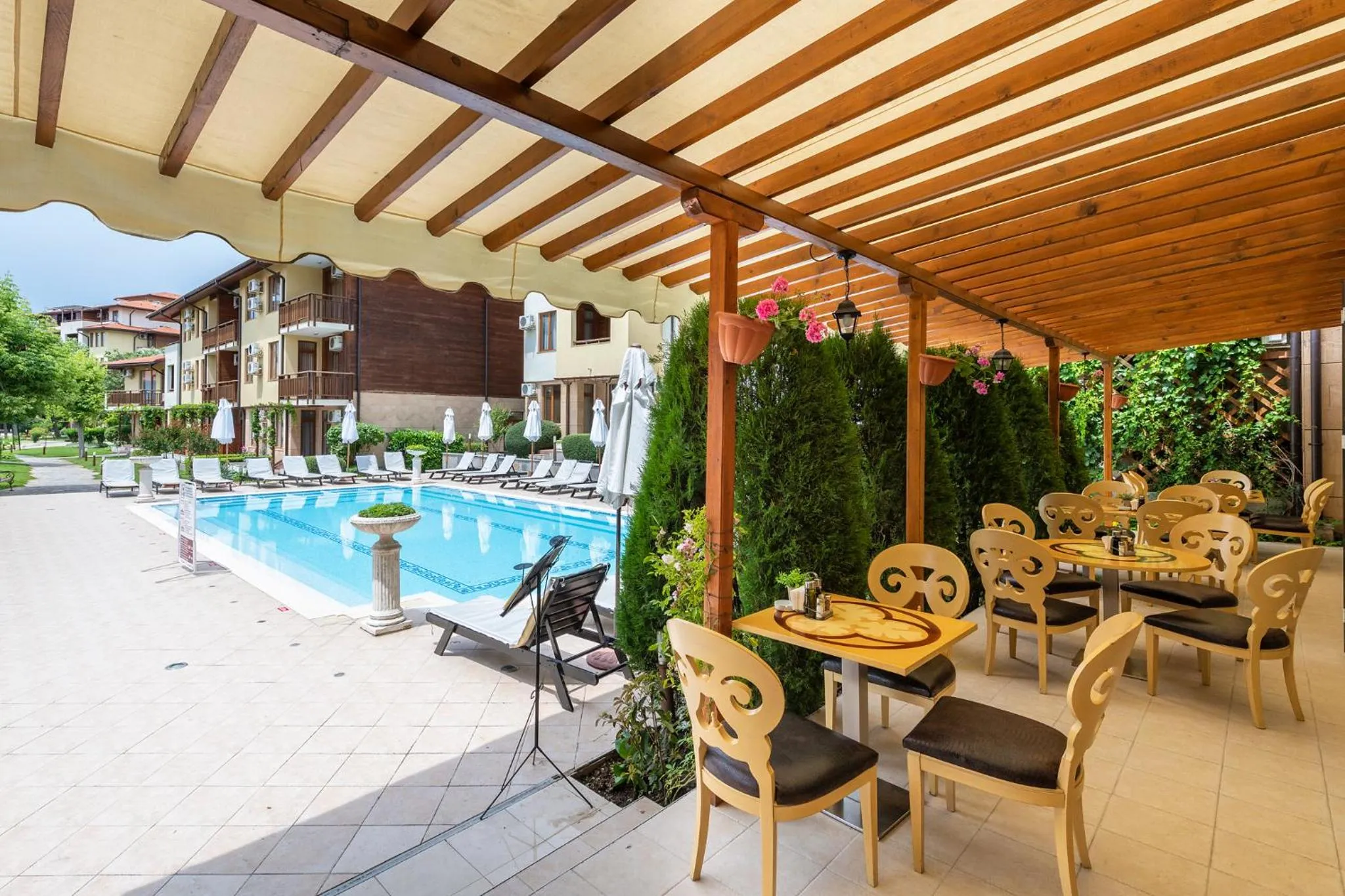 Restaurant/places to eat in Garden of Eden Complex