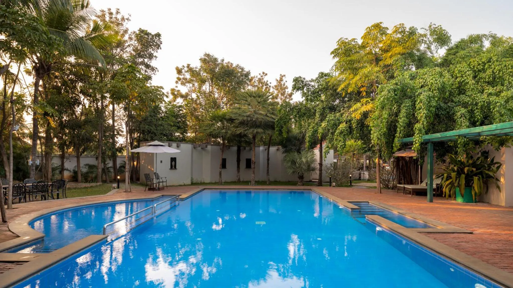 Swimming pool in Sunray Village Resort